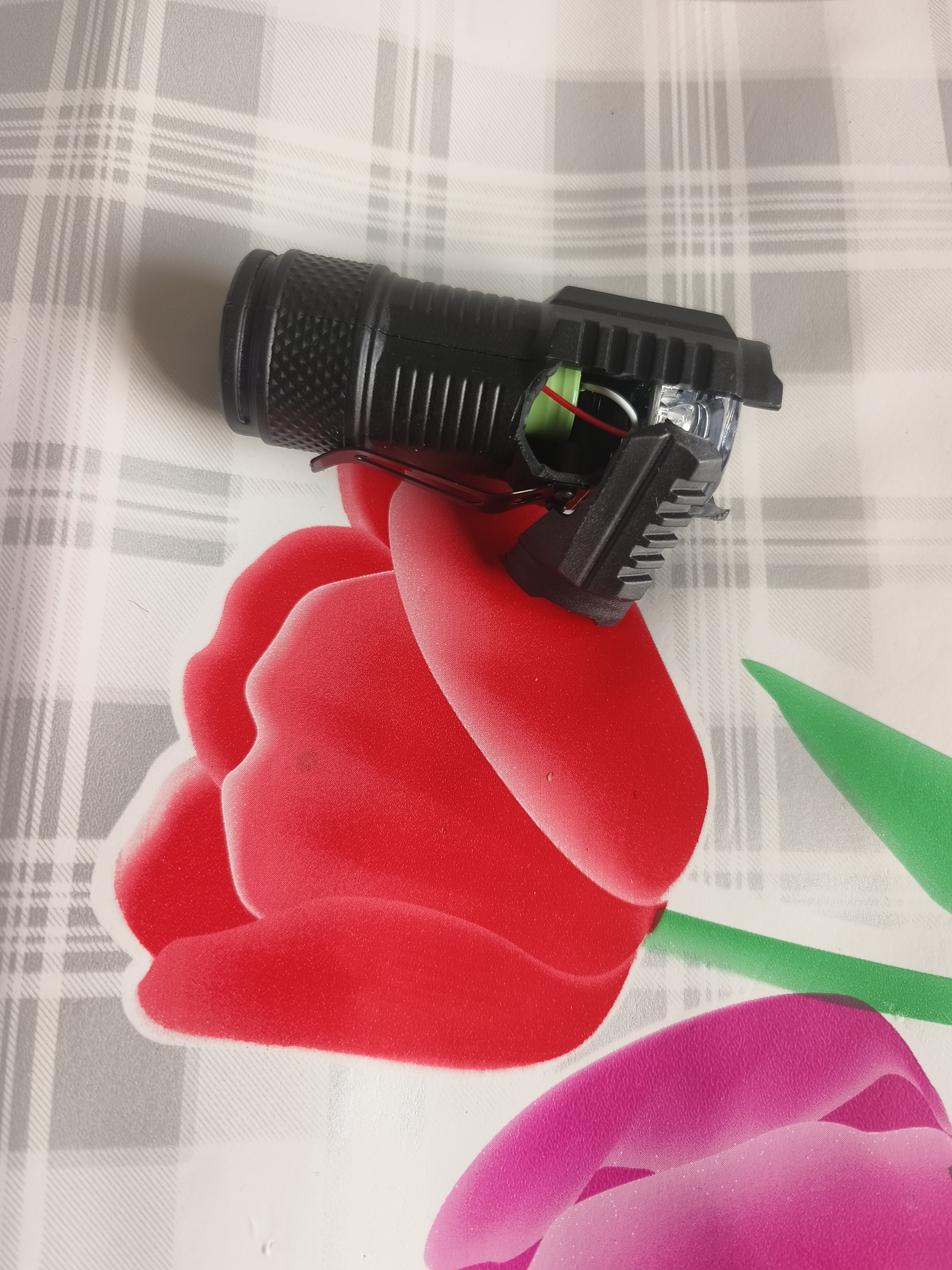 【高亮三灯芯】三眼小怪兽户外强光LED手电筒可充电便携迷你手电 400毫安 ABS爆亮款 实拍图