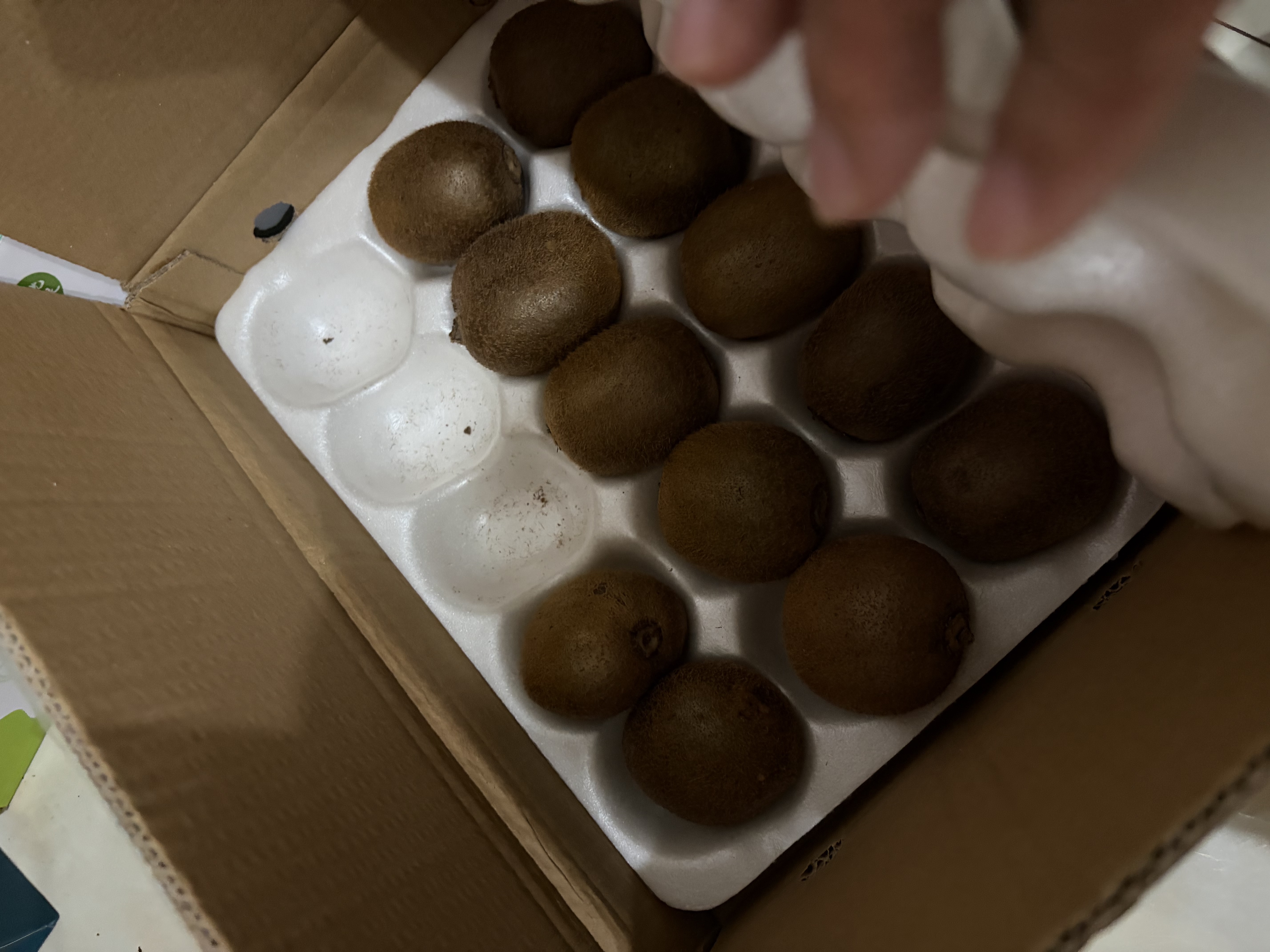 【彩箱礼盒】陕西徐香猕猴桃新鲜奇异果硬果需催熟食用包装随机 15枚70-90g彩箱礼盒 实拍图