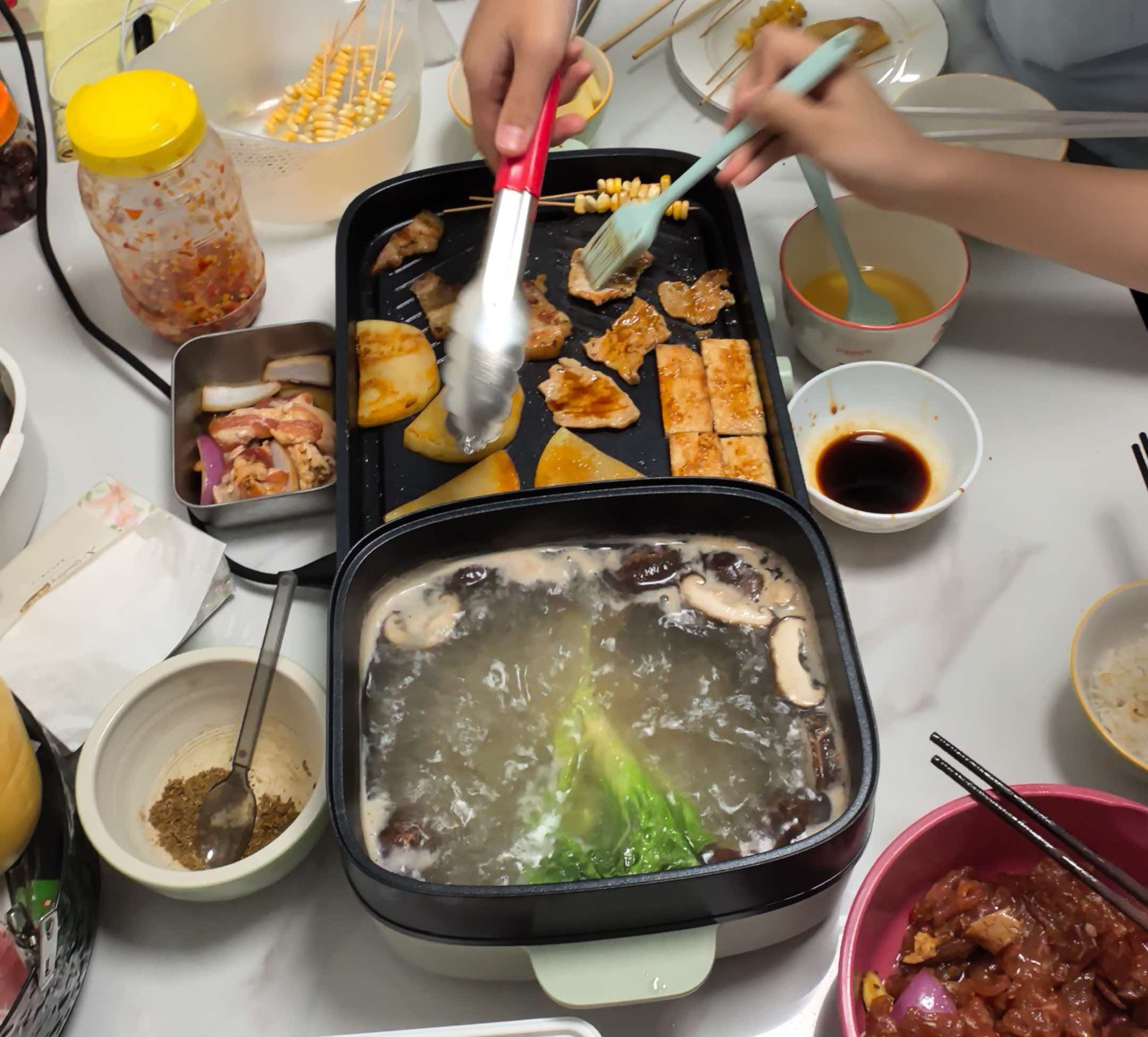 小熊（Bear）烤涮一体两用锅 烤肉锅电烤盘家用电烧烤炉火锅烤肉一体多功能电烤炉2000W分区控温 E20V1配接油盒 实拍图