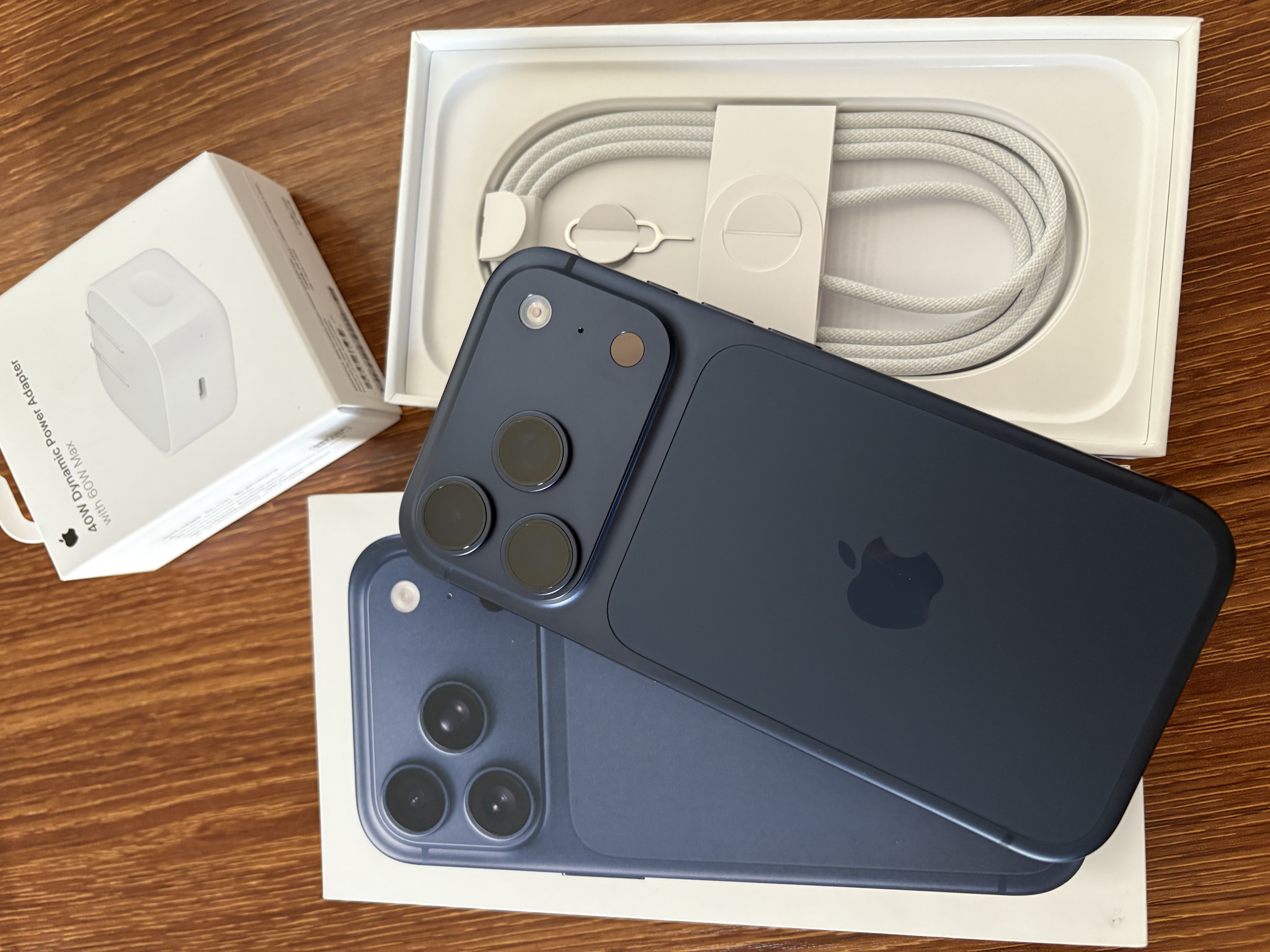 Apple/苹果【需签收激活】/iPhone 17 Pro 256GB 深蓝色 支持移动联通电信5G 双卡双待手机送家人 实拍图