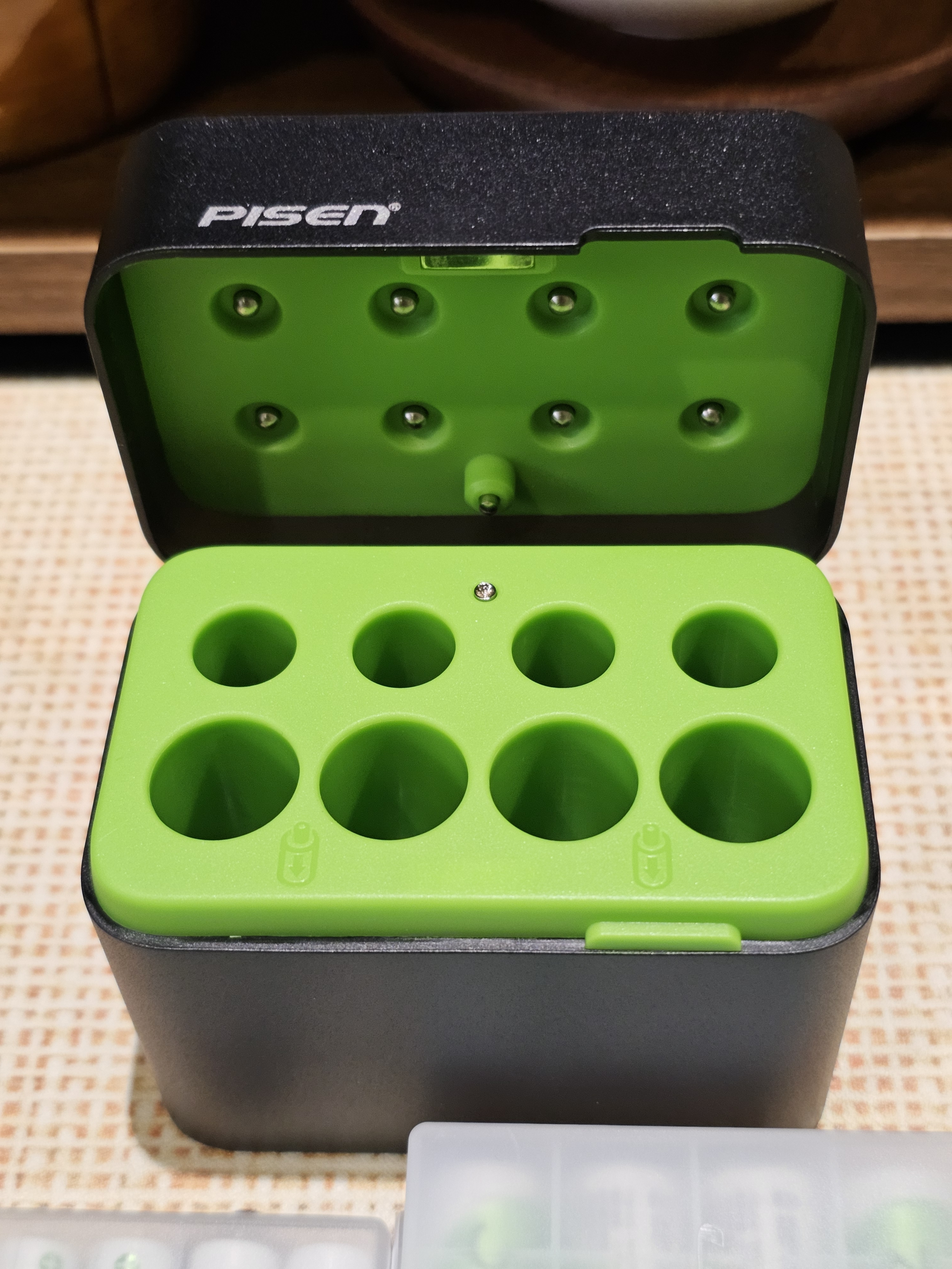 品胜（PISEN）5号/7号充电锂电池充电仓套装 1.5V快充充电器适用游戏手柄/键鼠/话筒/遥控器/电动玩具等 实拍图