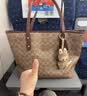 蔻驰（COACH）【品牌直供】女包CITY33大容量托特包单肩 棕CV976生日礼物送女友 实拍图