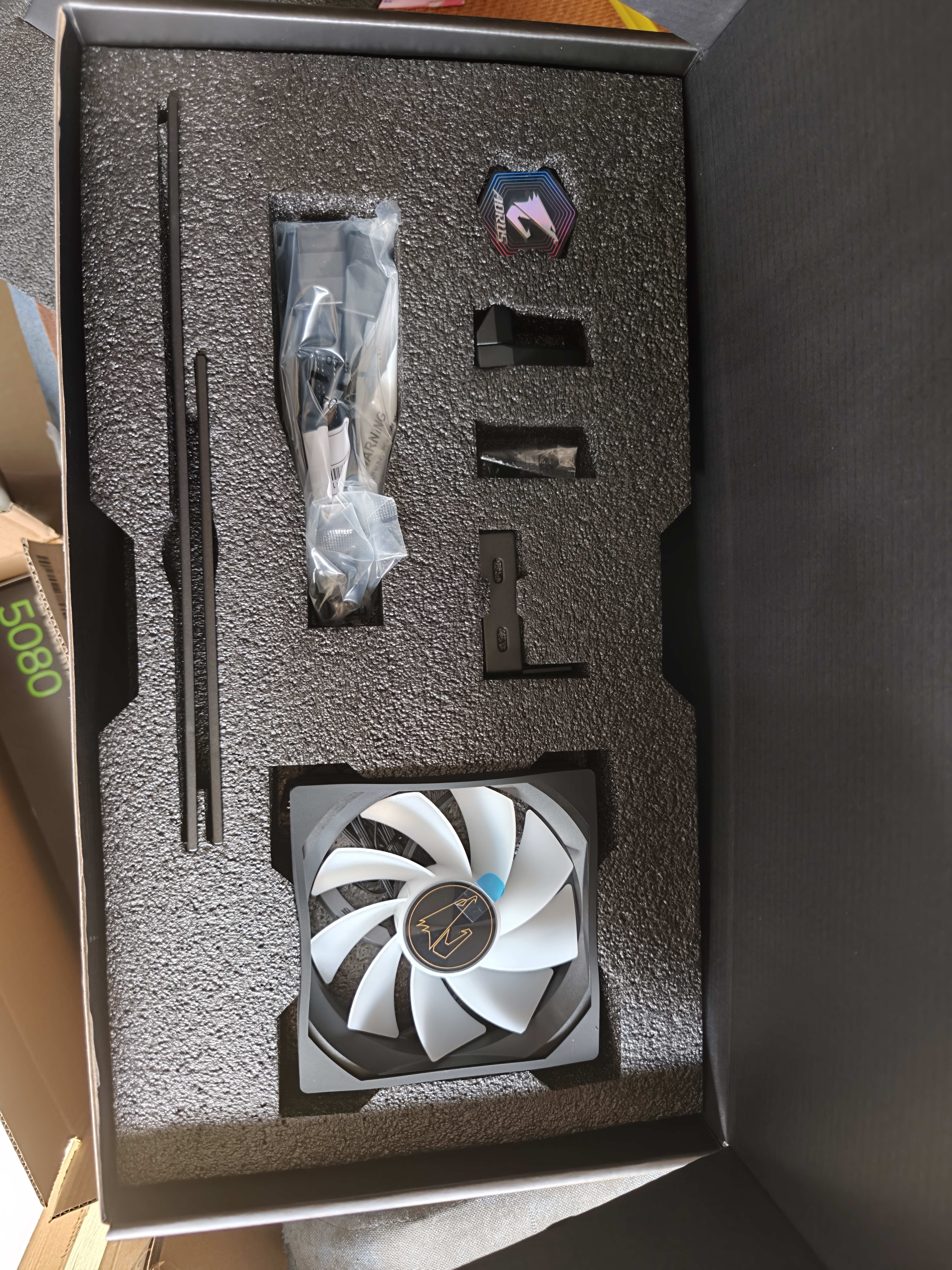 技嘉（GIGABYTE）5080显卡 超级雕 GeForce RTX 5080 AORUS MASTER OC 16G DLSS5游戏设计OpenClaw龙虾本地部署显卡 实拍图