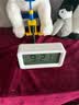 得力充电款电子智能闹钟背光大闹铃家用学生多功能温湿度计大屏床头钟 开学升学季必备 白 LE103A 实拍图