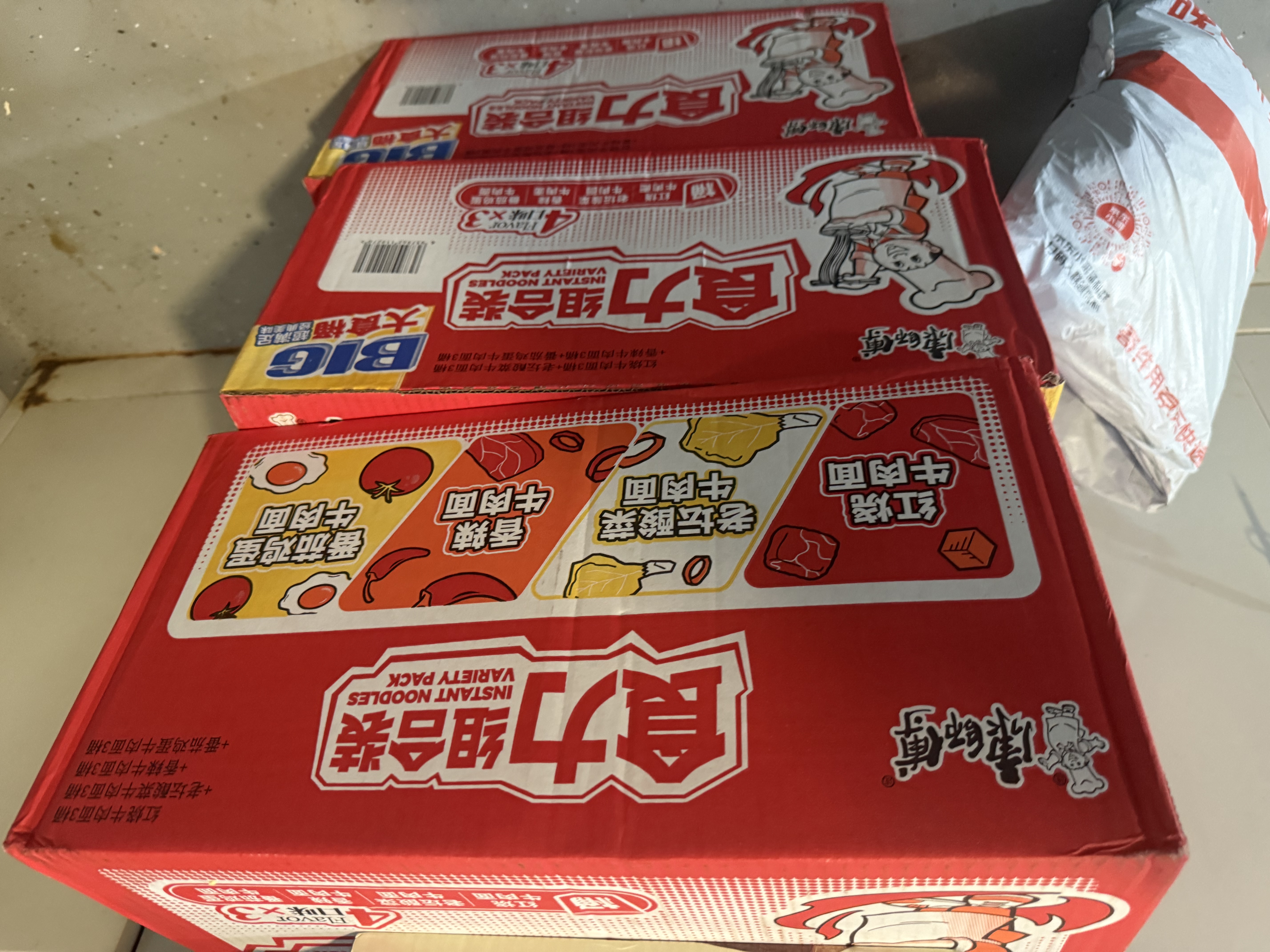 康师傅方便面 混合装 大食桶红烧+酸菜+香辣+番茄143g*12 泡面整箱速食 实拍图