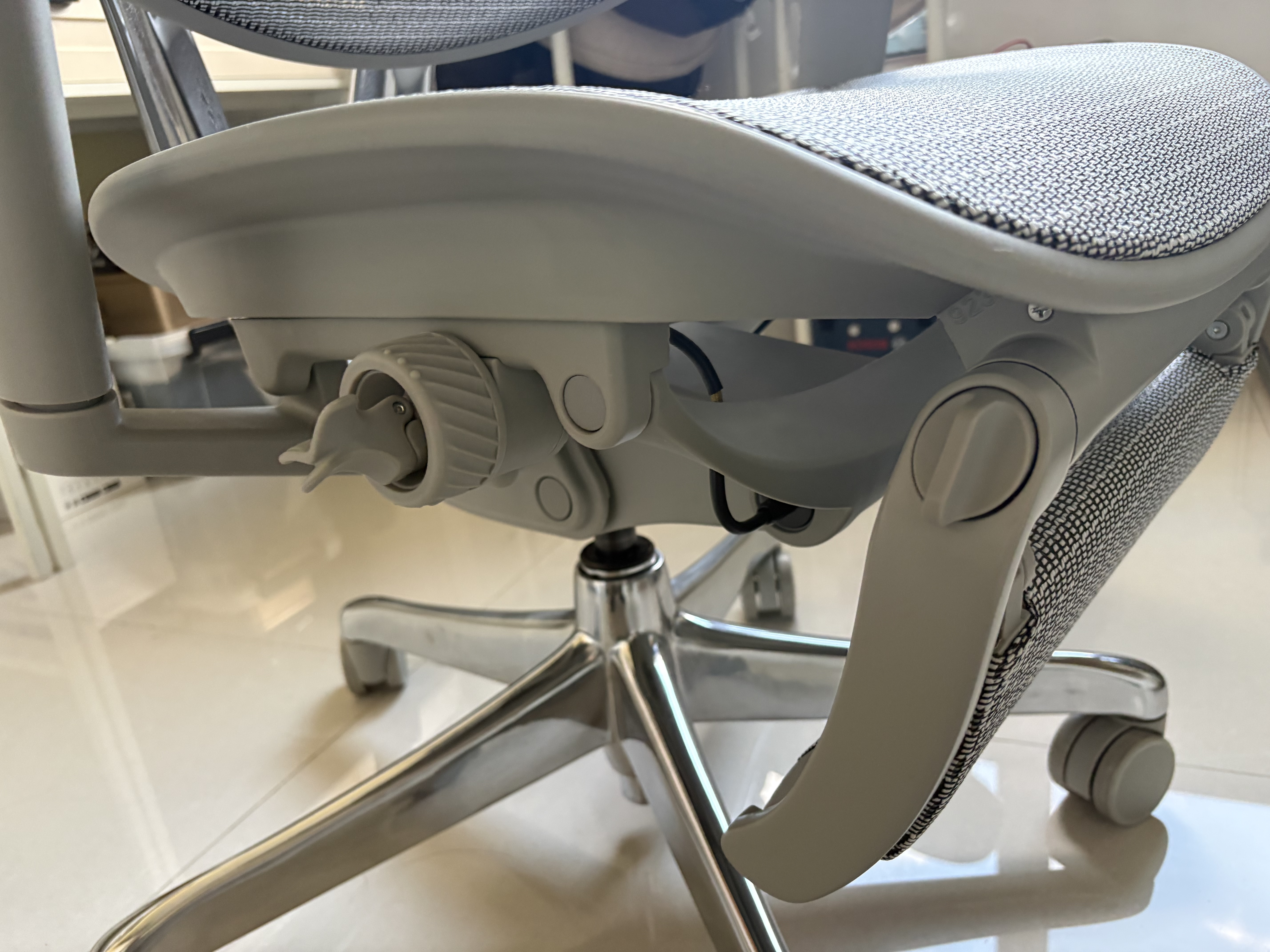 Ergonor保友金豪B雄鹰/悦动 人体工学椅 电脑椅电竞椅办公椅子可躺座椅 银白网+躺舒宝 实拍图