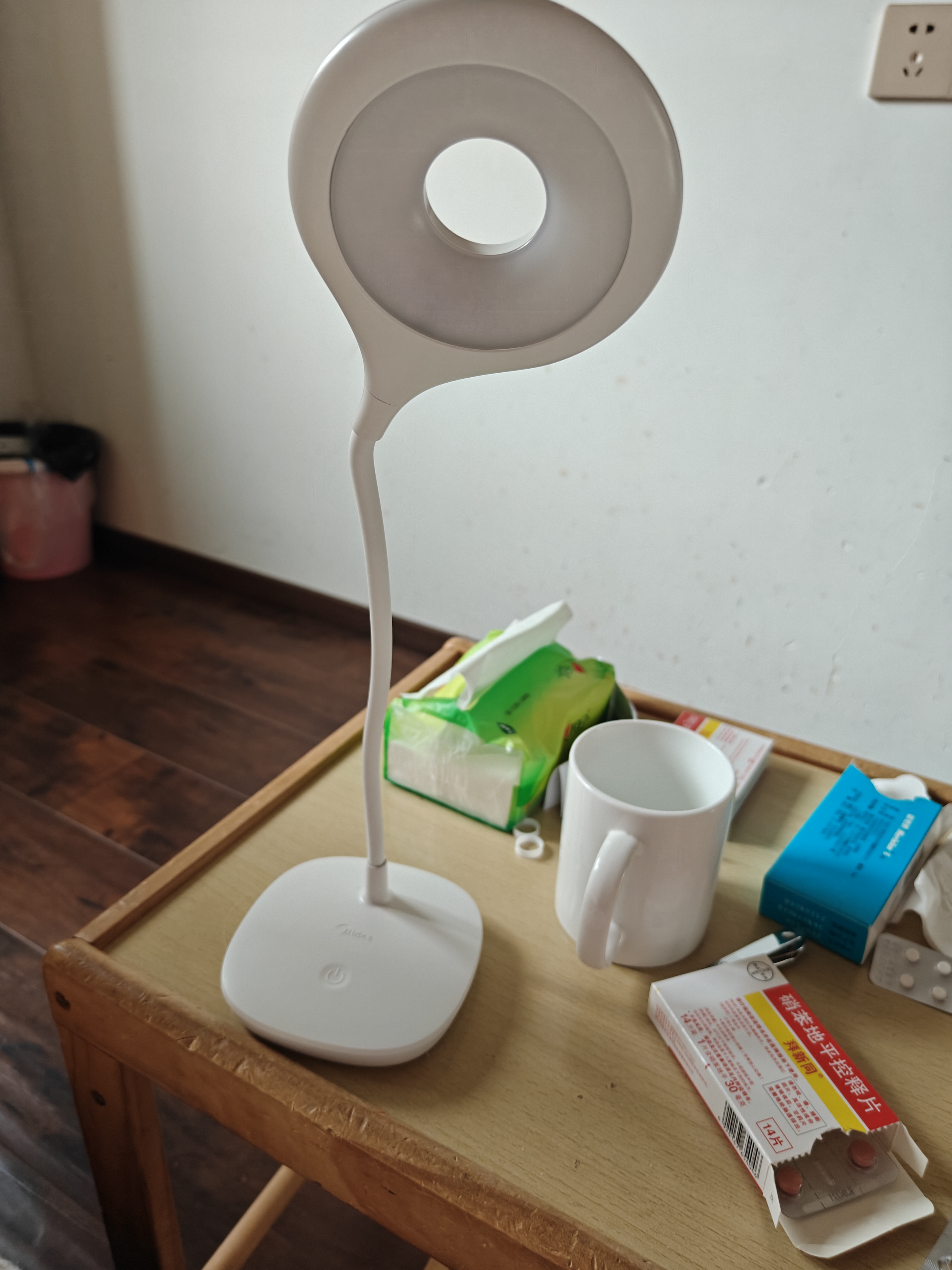 美的（Midea）LED便携充电小台灯书桌学习阅读灯学生学习宿舍卧室床头灯家用 实拍图