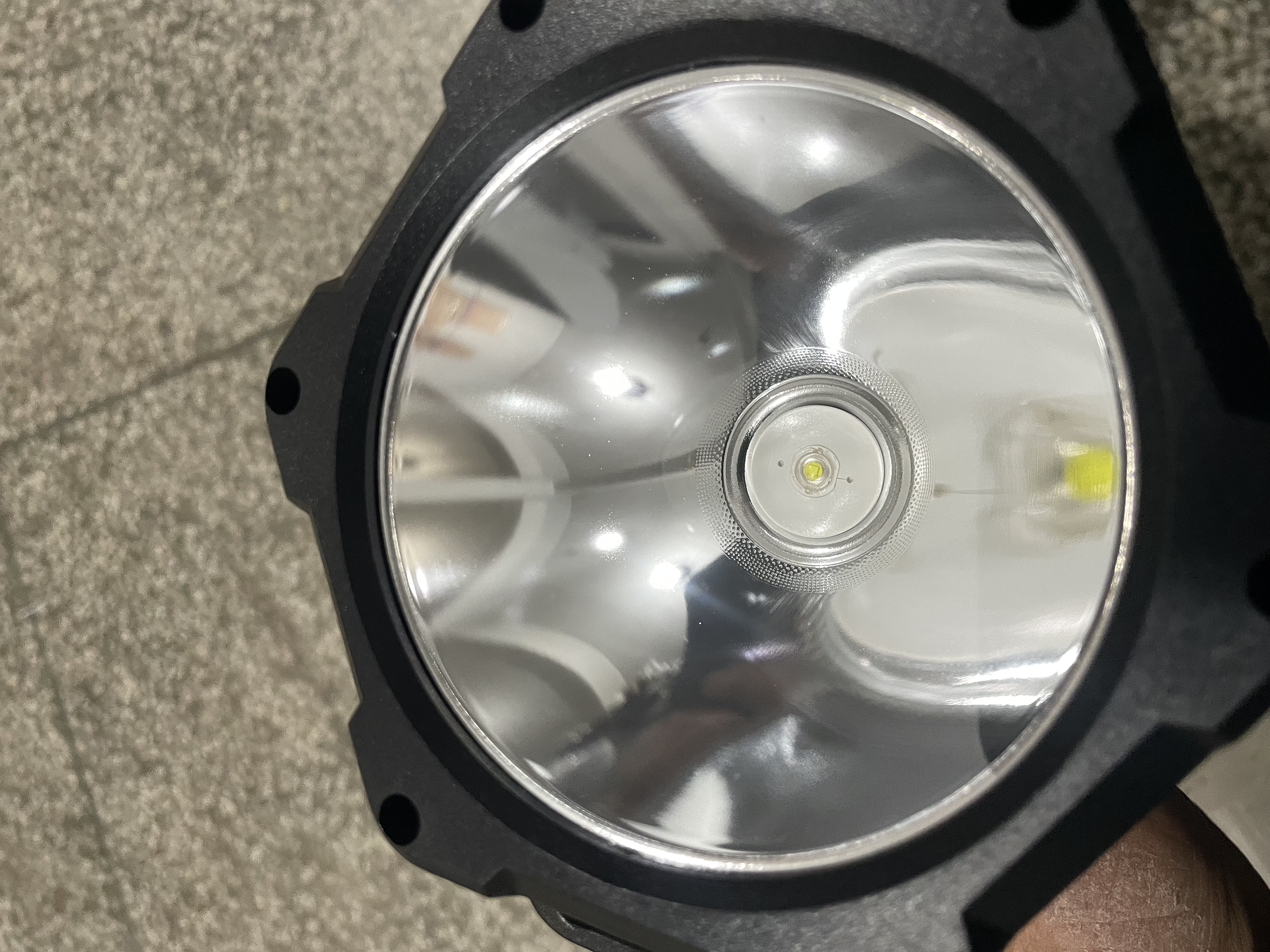 神火（SupFire）RX30手电筒强光探照灯超亮长续航户外充穿天家用手提应急巡逻矿灯 实拍图