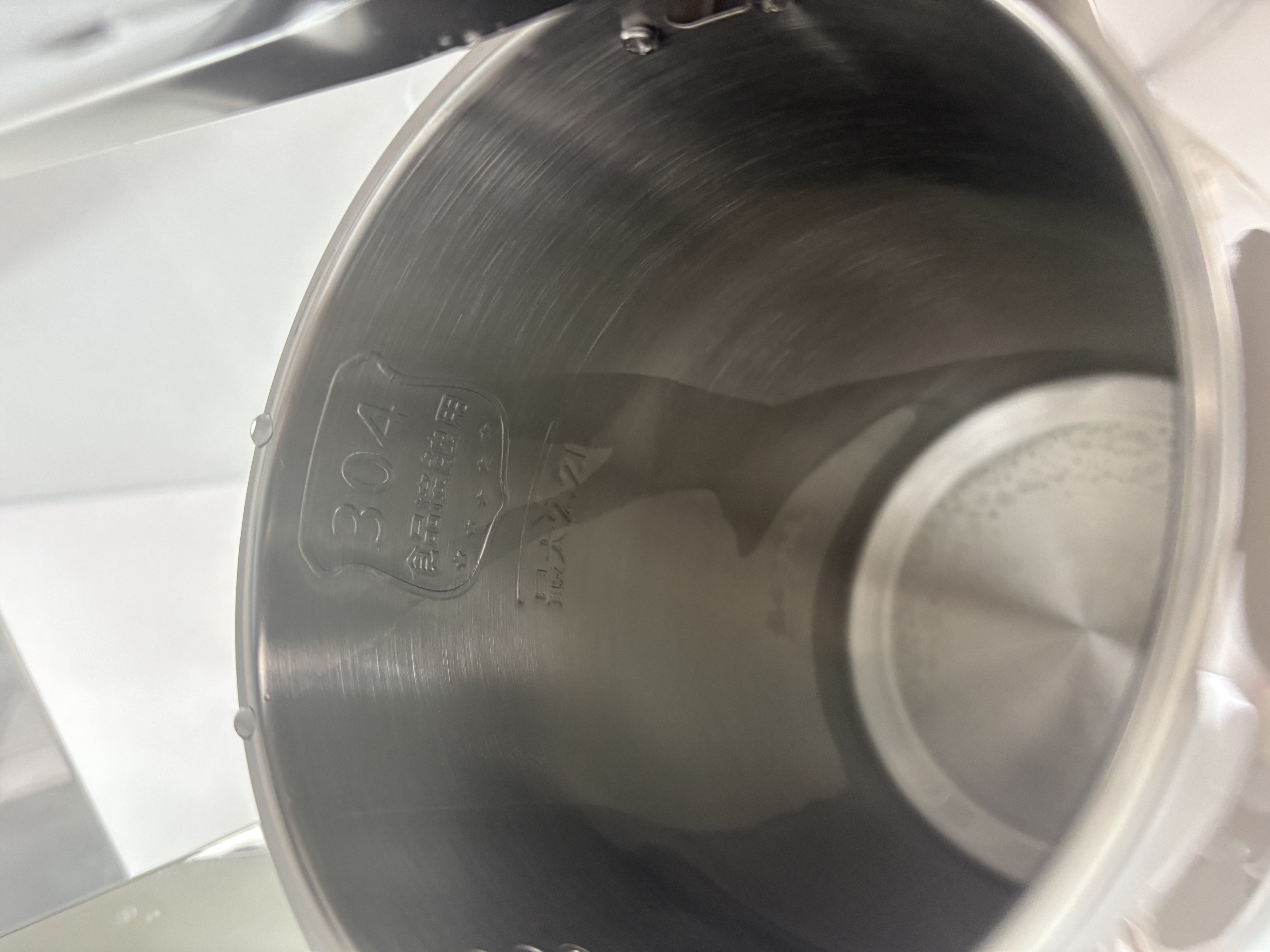 美的（Midea）热水壶烧水壶自动断电无缝一体 2.2L大容量食品级304不锈钢电水壶速沸电水壶2026新款MK-SH22M131 实拍图