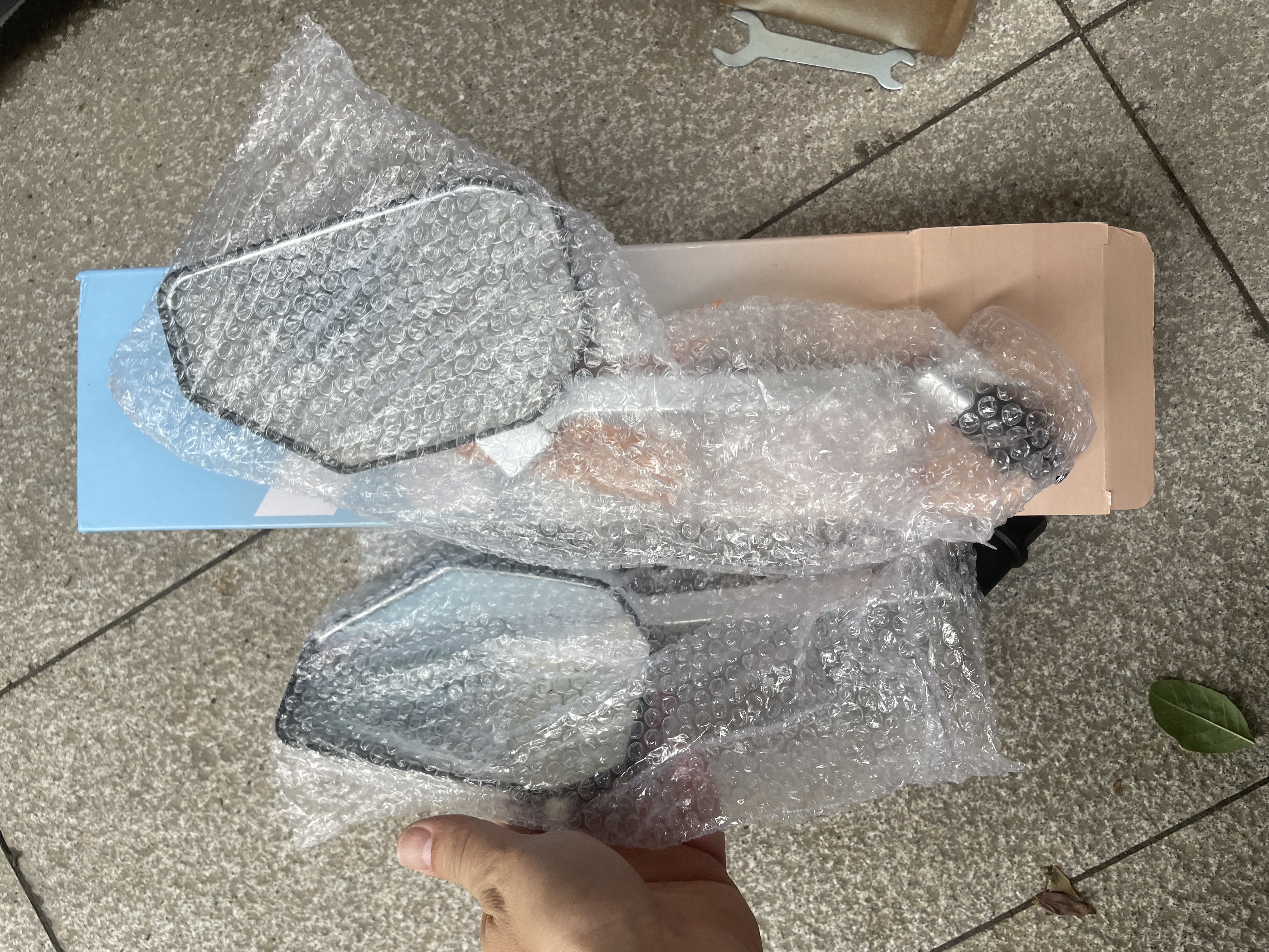 大视野电动车后视镜通用电瓶自行车倒车凸面镜子电摩踏板车反光镜 电镀加强碳钢款【超清蓝光凸面镜一对+扳手】 实拍图