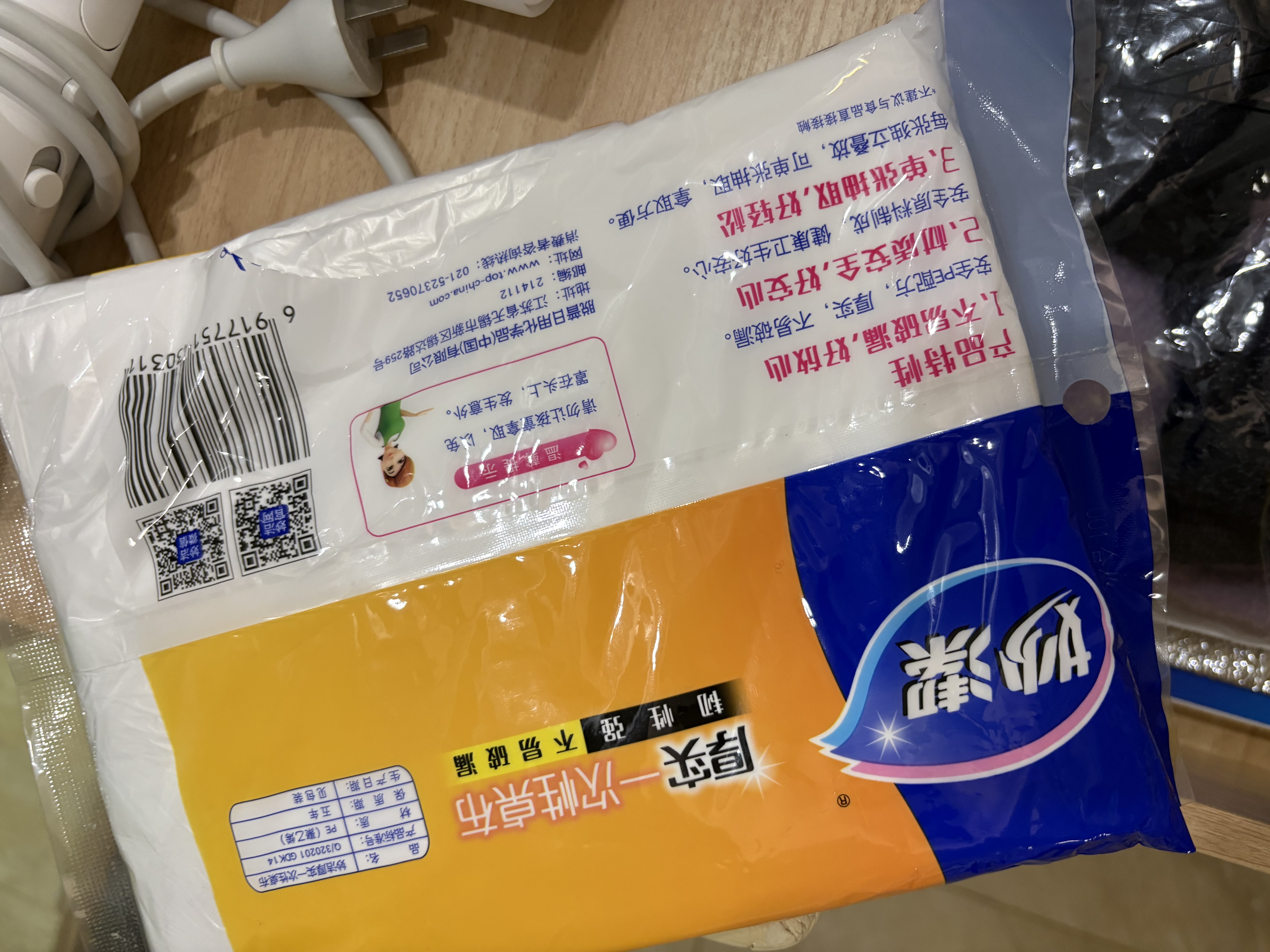 妙洁 一次性桌布厚实台布10张装餐桌塑料膜餐垫野餐布中号颜色随机 实拍图