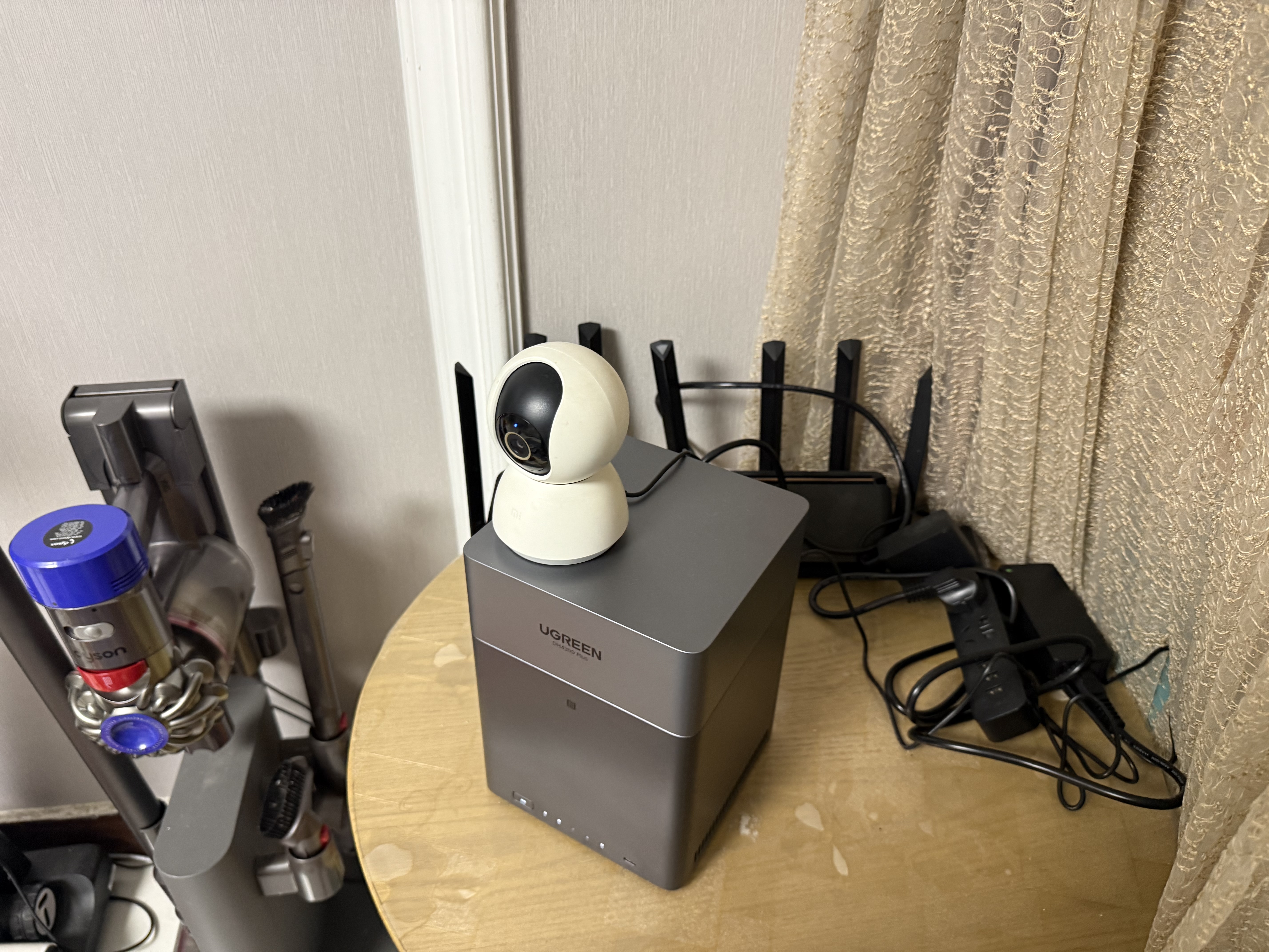 绿联私有云DH4300 Plus 8G版8T四盘位NAS智能家庭存储个人云硬盘网络服务器手机NFC连接AI相册平板扩容 实拍图
