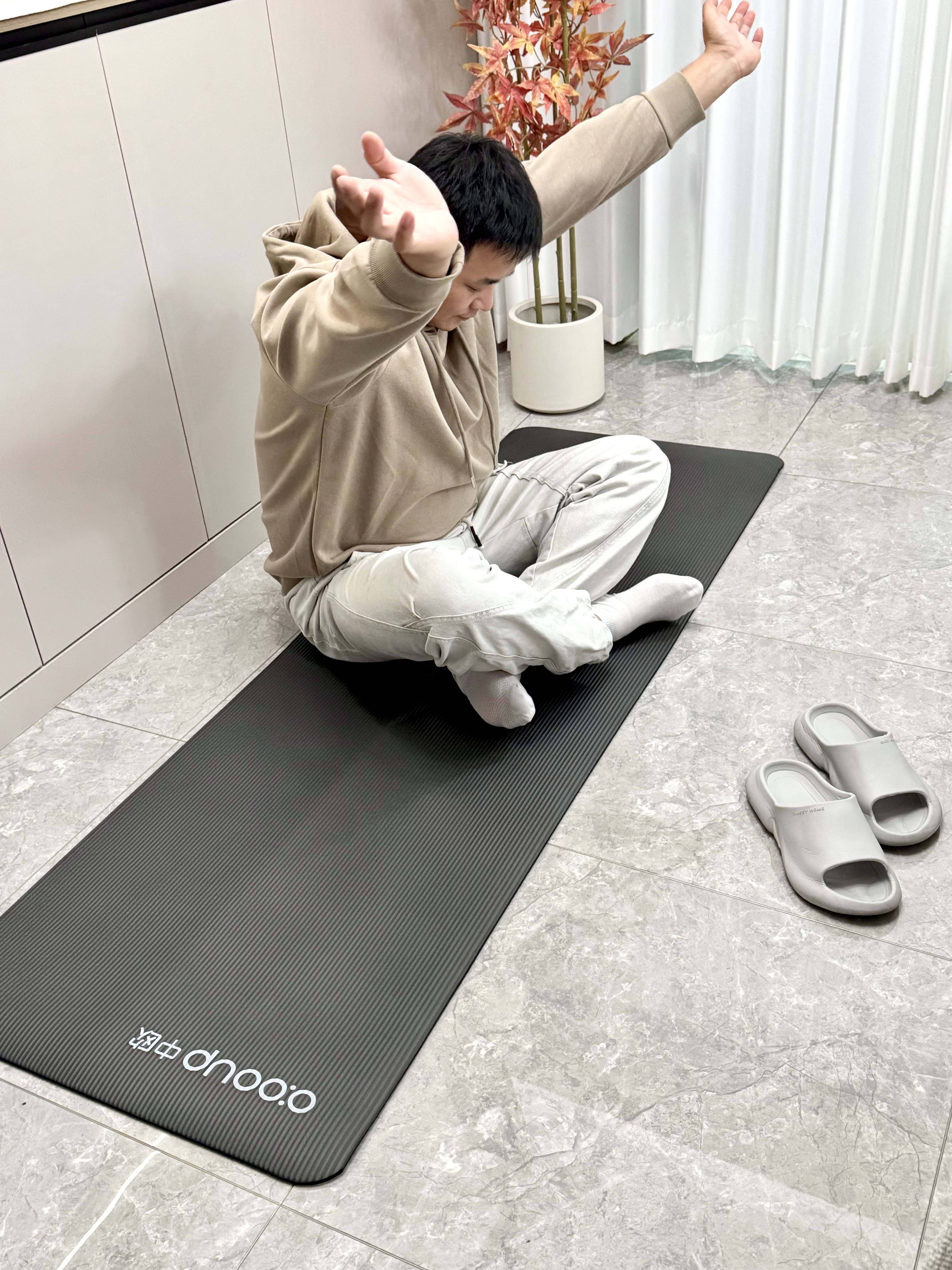 中欧男士健身垫大尺寸瑜伽垫加厚加宽静音专业防滑运动减震跳操隔音垫 黑【185*61cm】含绑带 10mm(厚度) 实拍图