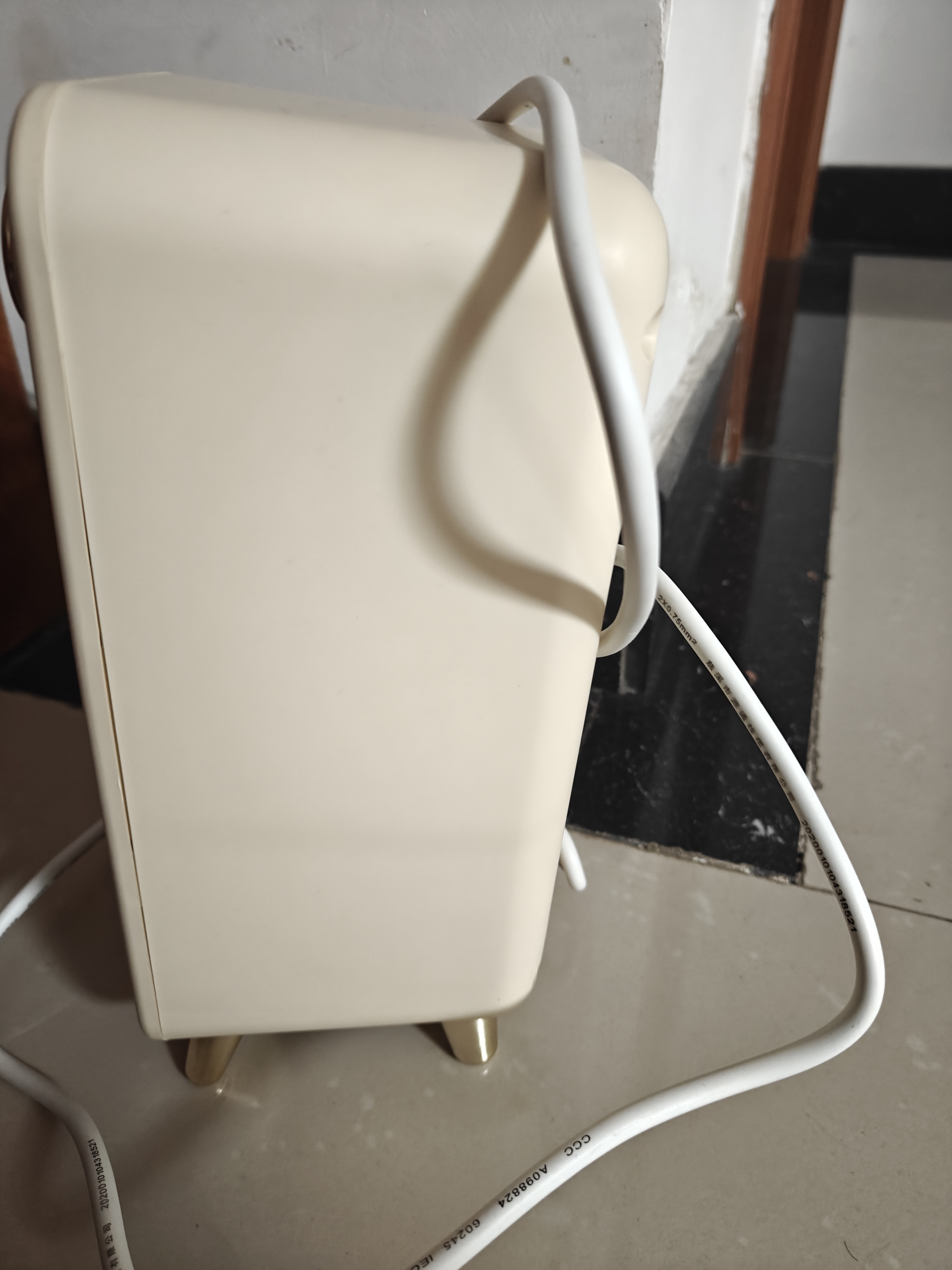 艾美特（AIRMATE）【即开即热】取暖器桌面暖风机小型热风机速热轻音节能家用办公室桌下宿舍小太阳暖脚神器电暖器 实拍图