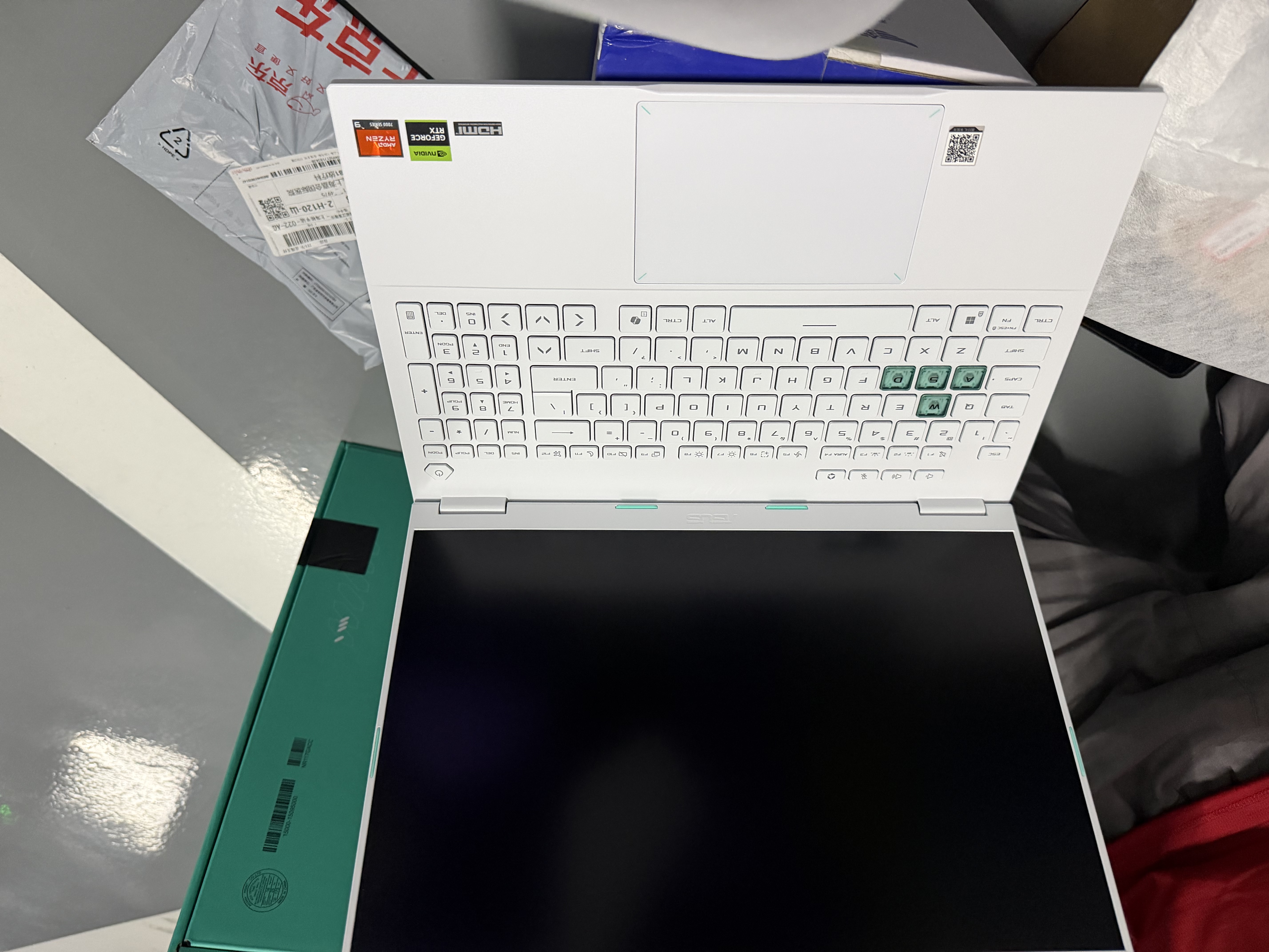 华硕（ASUS）华硕天选6 Pro 锐龙版 16英寸 学生优惠 游戏本 笔记本电脑 锐龙9 7845HX/RTX5060/魔幻青 2.5K 16G内存/512GB高速固态硬盘 16:10高色域电竞屏 实拍图