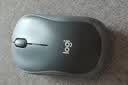 罗技（Logitech）M185鼠标 无线鼠标 办公鼠标 对称鼠标 黑色灰边 带无线2.4G接收器 实拍图