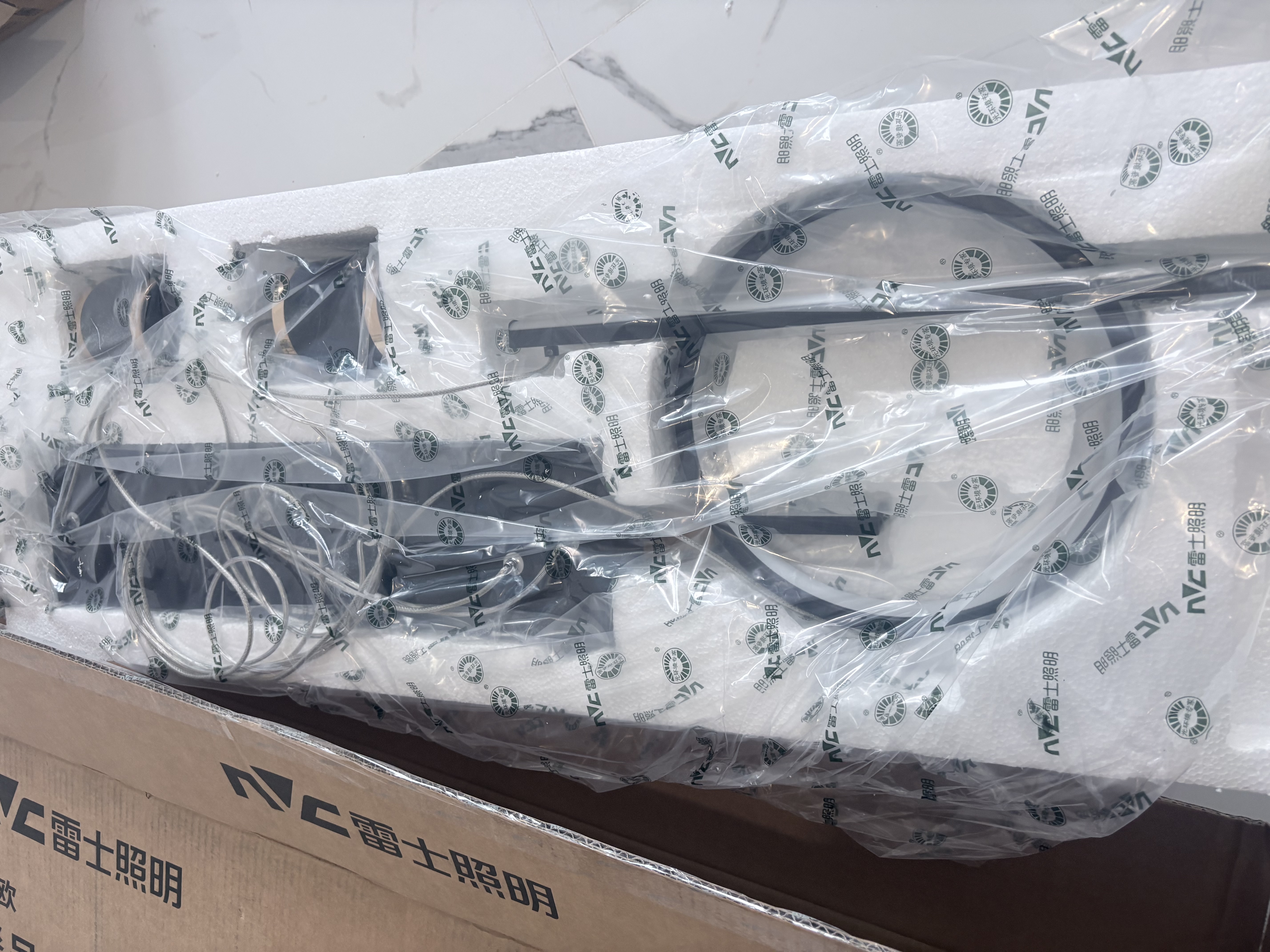 雷士（NVC）餐厅吊灯LED现代简约北欧轻奢黑金餐桌带筒灯长条三挡调色40瓦 实拍图