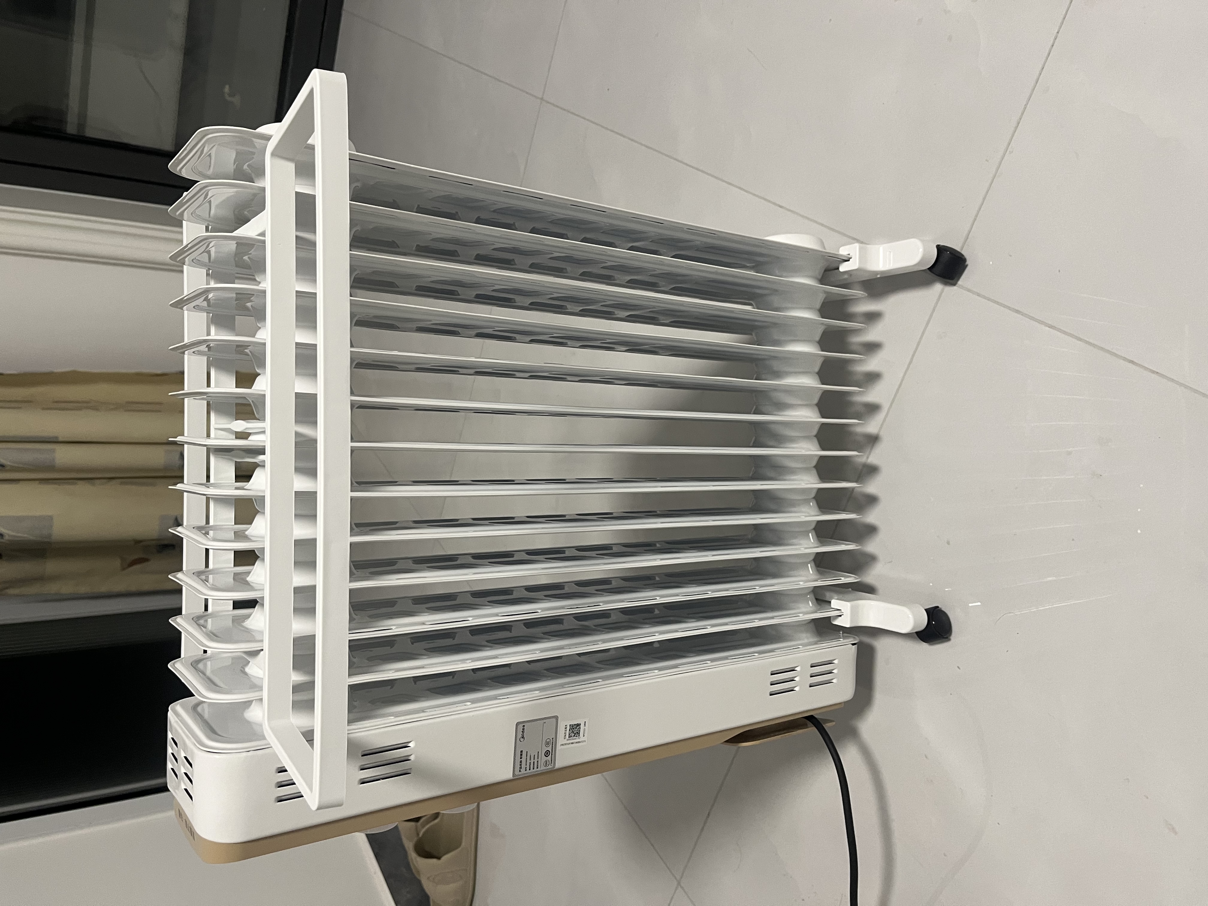 美的（Midea）【金缕衣】家用电热油汀取暖器立式电暖器 13片电暖气 全屋升温取暖神器/节能加湿烘衣NY2213-18GW 实拍图