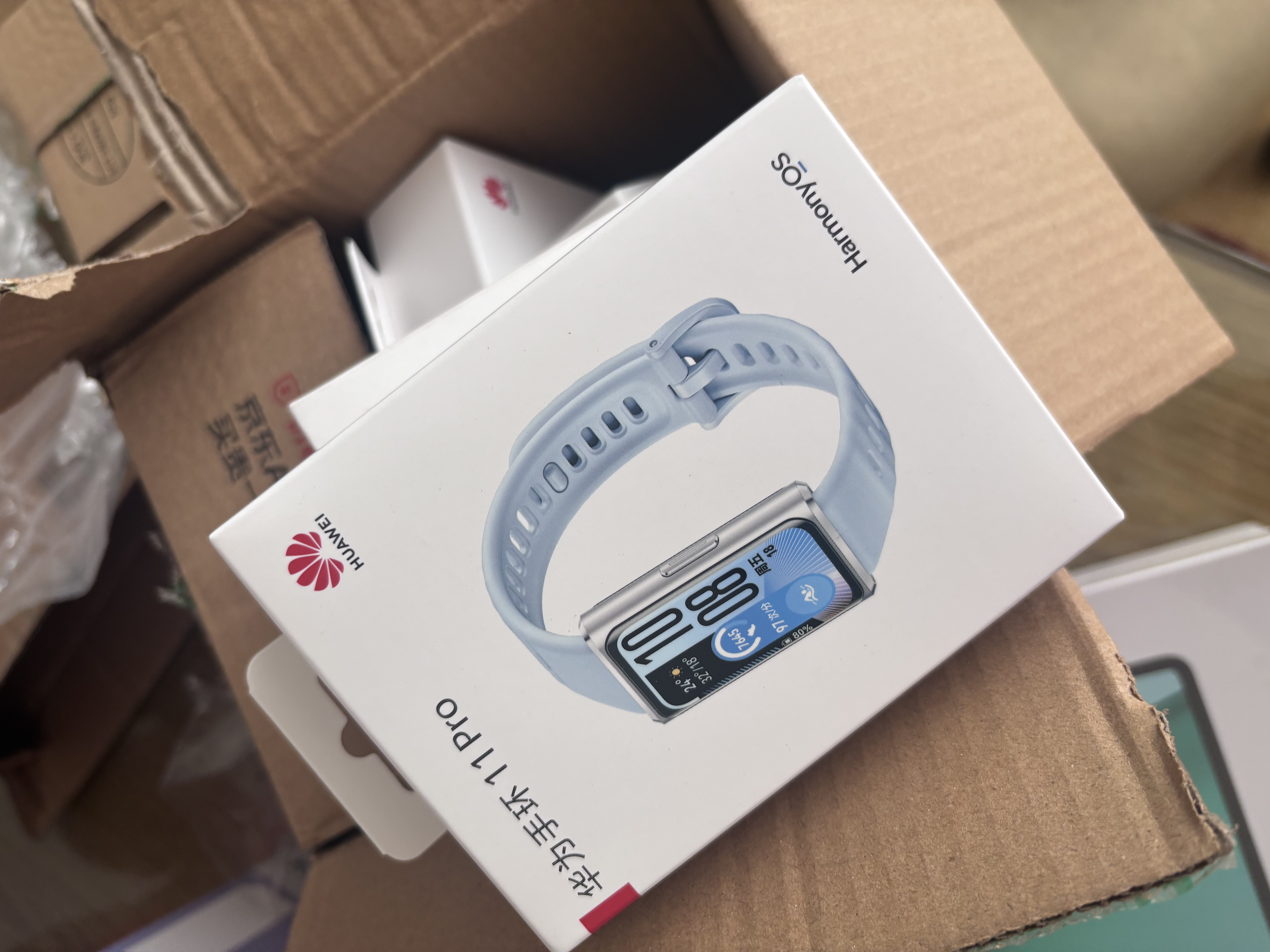 华为 手环11 Pro NFC海岛蓝铝合金表壳1.62英寸高亮大屏刷新率达到60Hz 实拍图