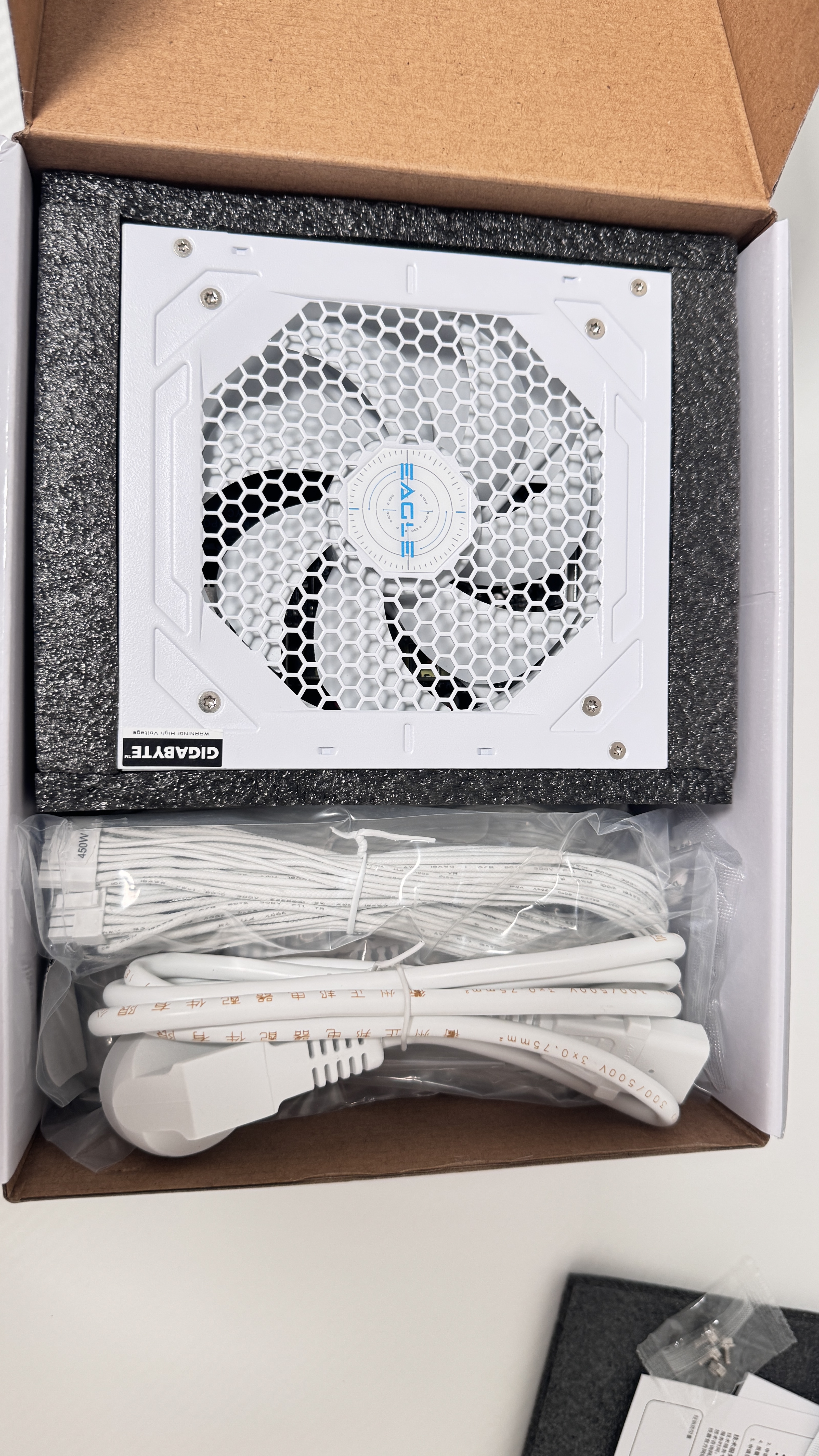 技嘉（GIGABYTE）冰猎鹰双白金牌氮化镓750W全模组电源80PLUS/PPLP白金认证/两段式OPP智能保护 EG750PM PG5 ICE 实拍图