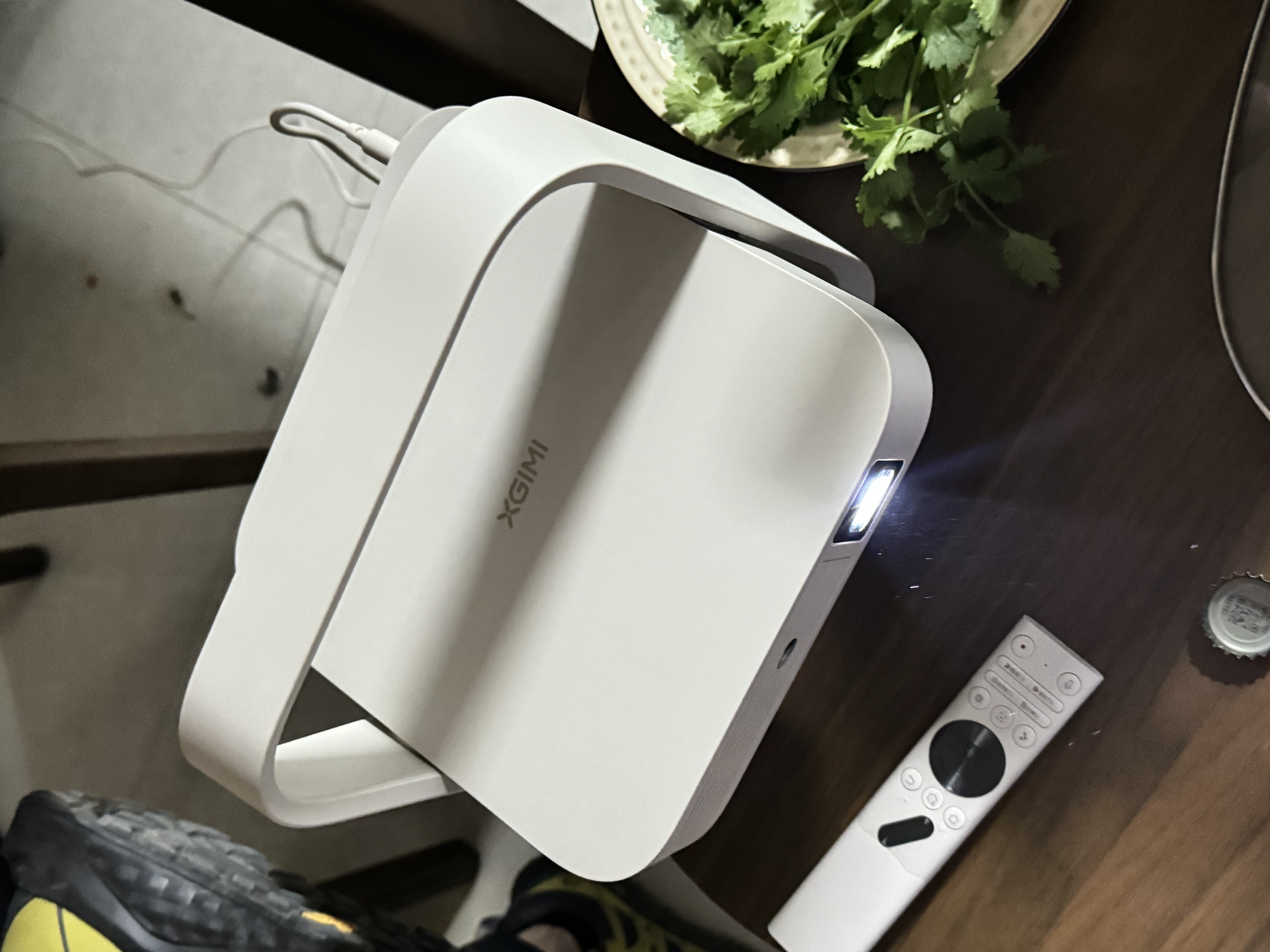 极米（XGIMI）Z6X 第五代 高亮版升级 700CVIA 轻薄智能家用投影仪办公会议无线投屏 1080P家庭影院 国家补贴 实拍图