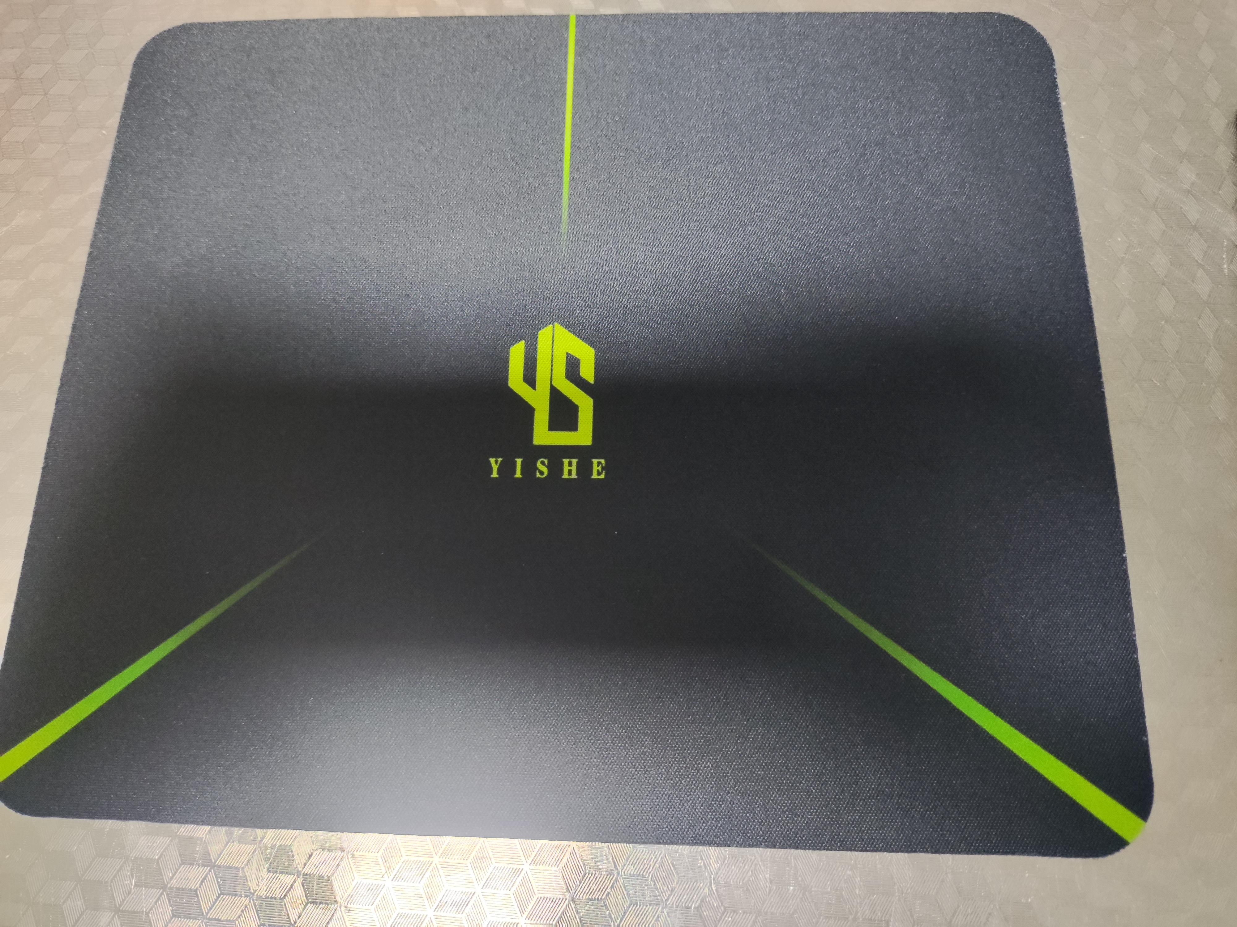 【京东包邮】鼠标垫家用办公电竞游戏鼠标垫 鼠标垫键盘垫桌垫小号 防滑护腕可水洗 250*210*2mm 240*200*2镭射 实拍图