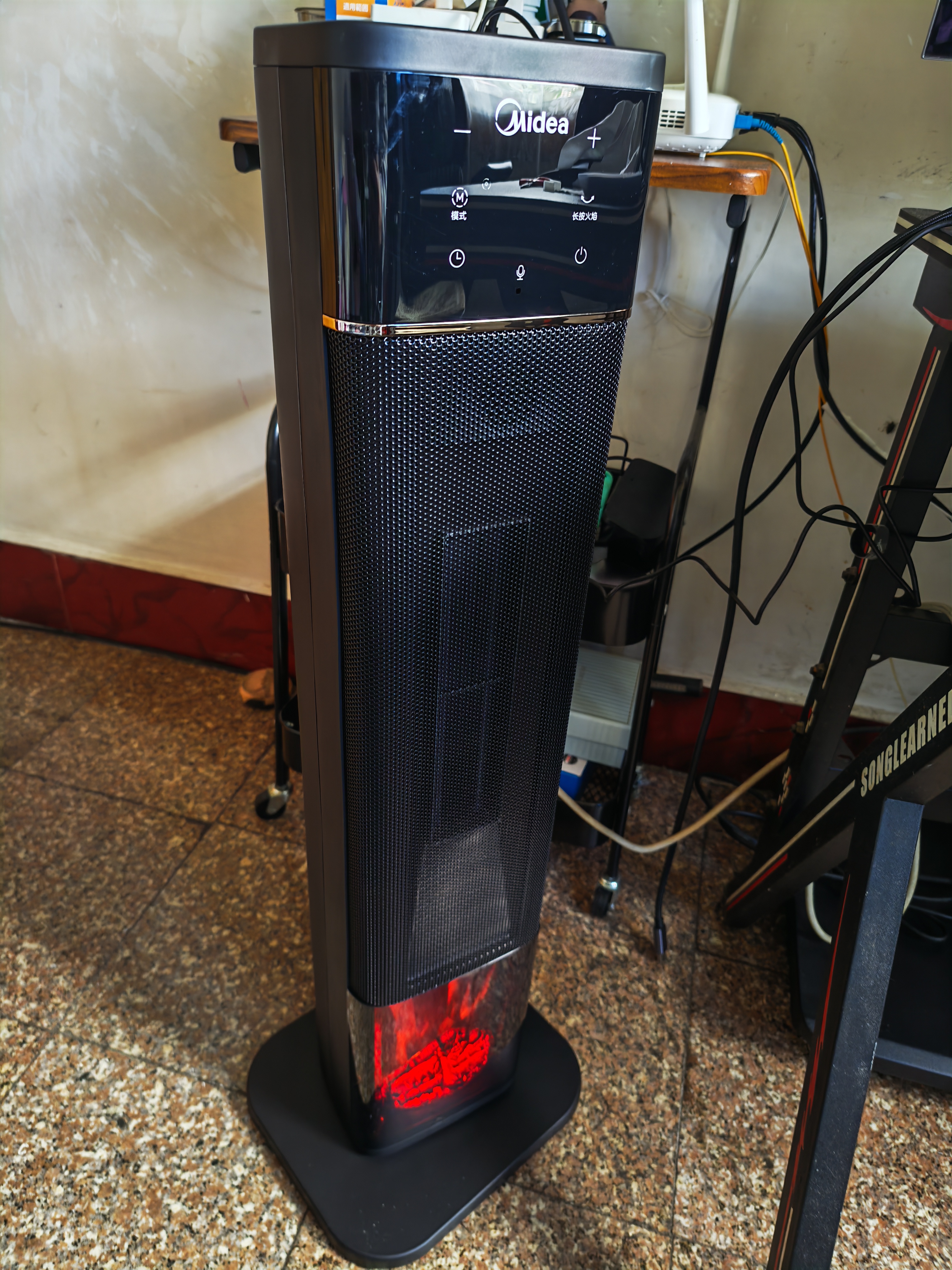 美的（Midea）【火焰轻奢】石墨烯语音暖风机取暖器家用电热电暖器全屋大面积升温电暖气轻音节能小太阳 NFT-HYR 实拍图