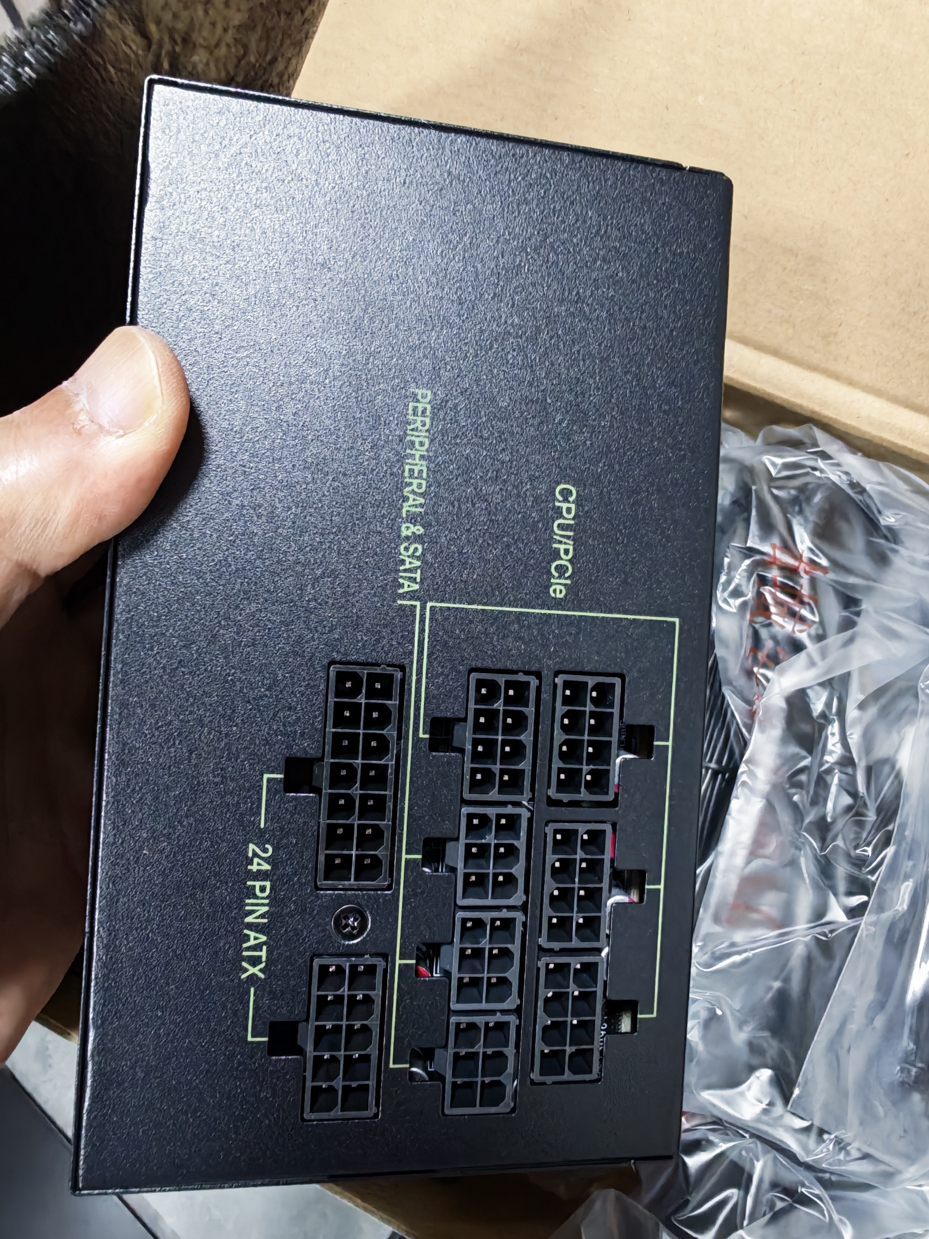 长城（Great Wall）额定550W X5金牌全模电脑电源（漏电监测/全电压/单路12V/70cm长线材） 实拍图