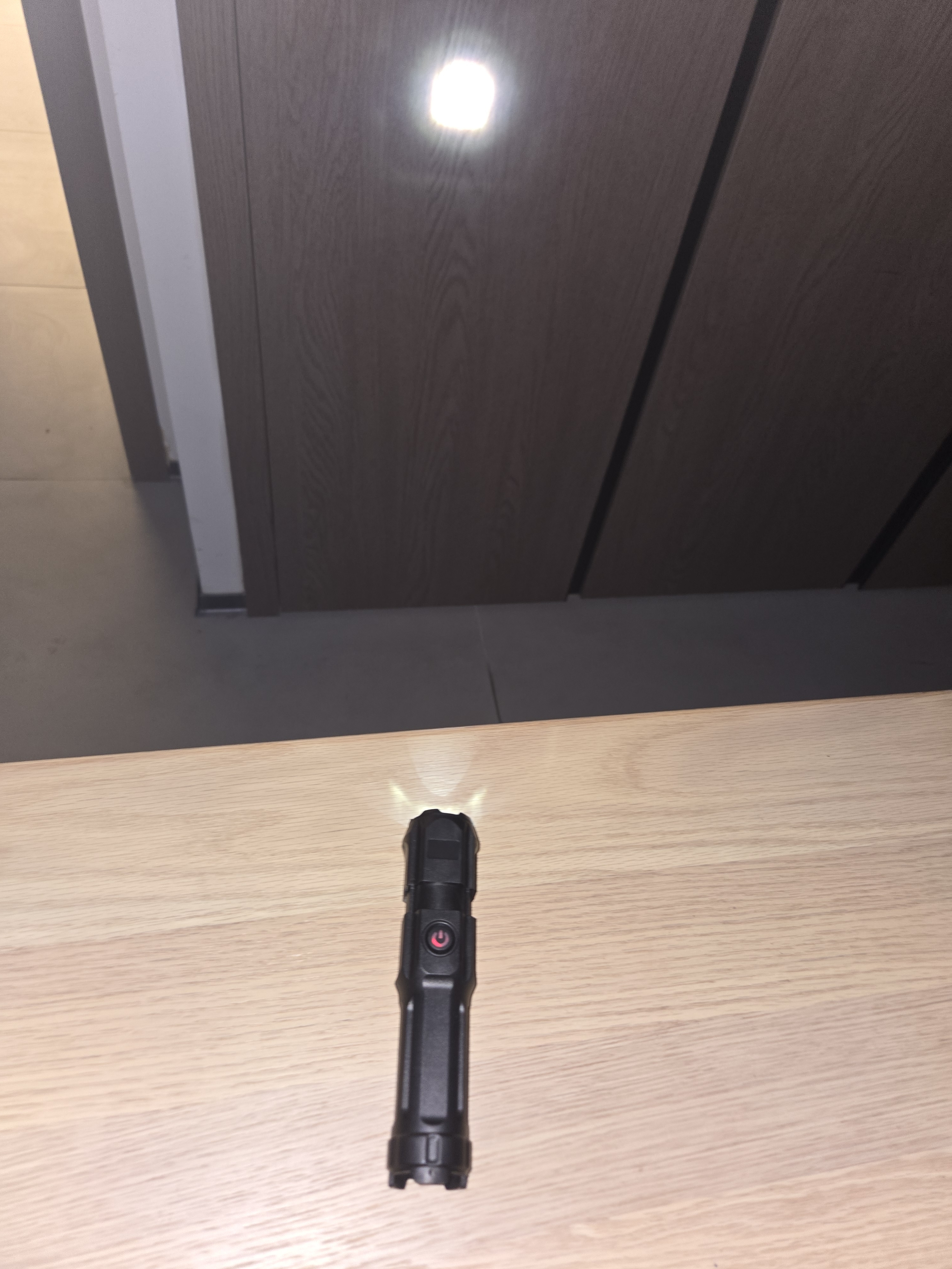 强光手电筒超量长续航变焦远射手电筒小型家用应急户外穿天炮潮流电器 高亮变焦款-待机49天 实拍图