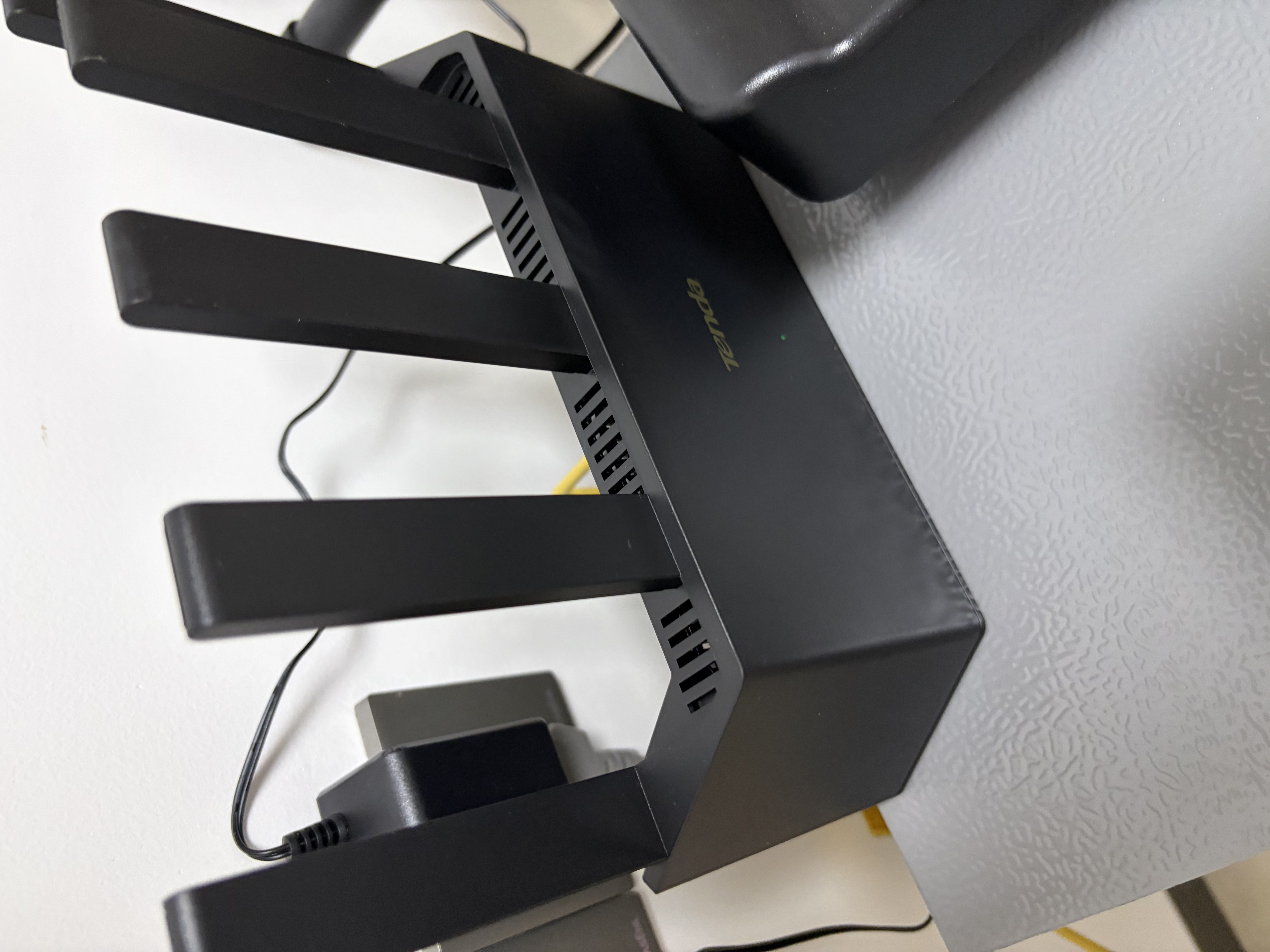 Tenda腾达路由器WiFi7升级立式AX5100千兆穿墙王:信号增强无线家用全屋Mesh排行前十名BE6L Pro 实拍图