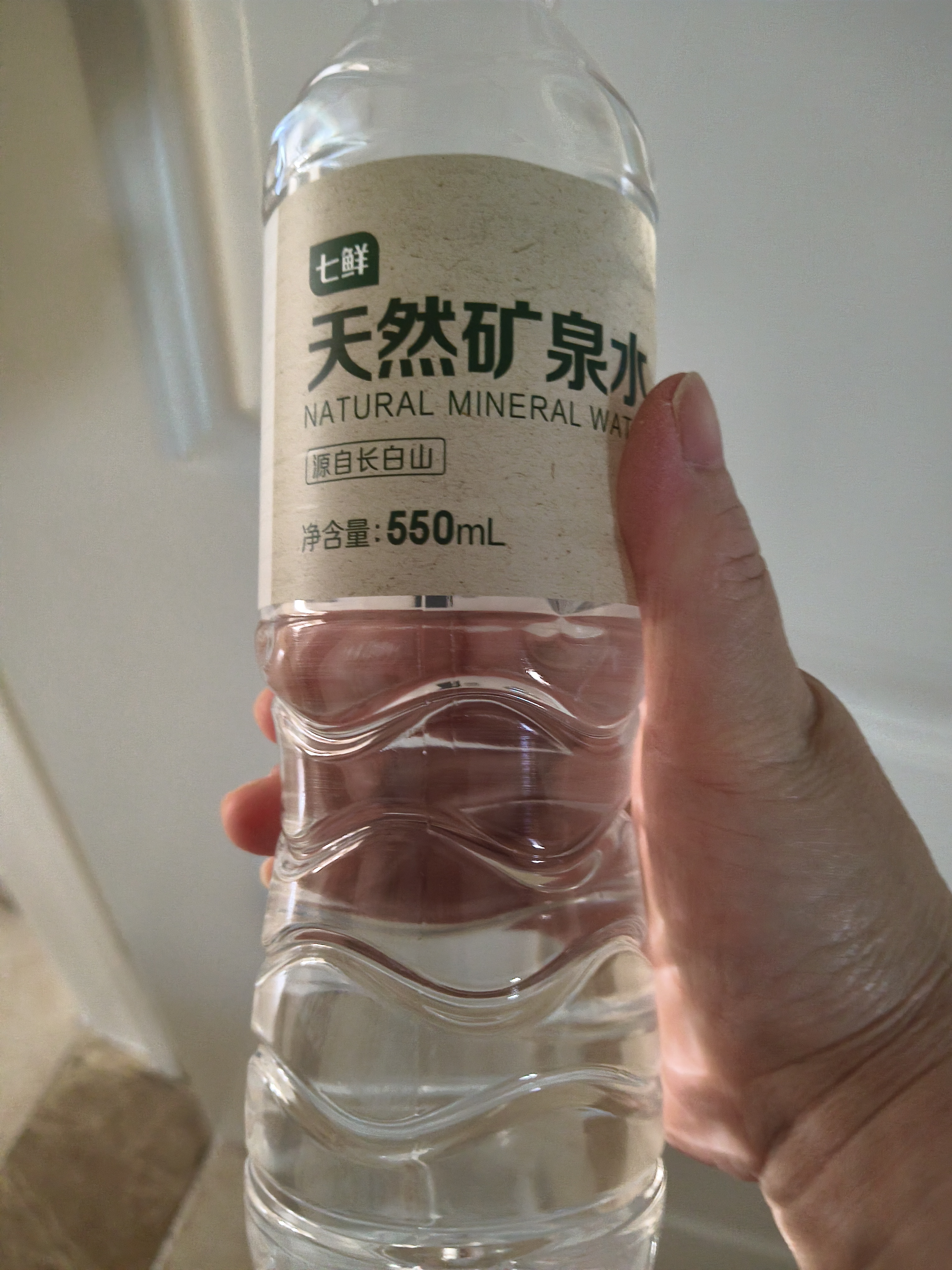七鲜长白山天然矿泉水550ml*12 实拍图