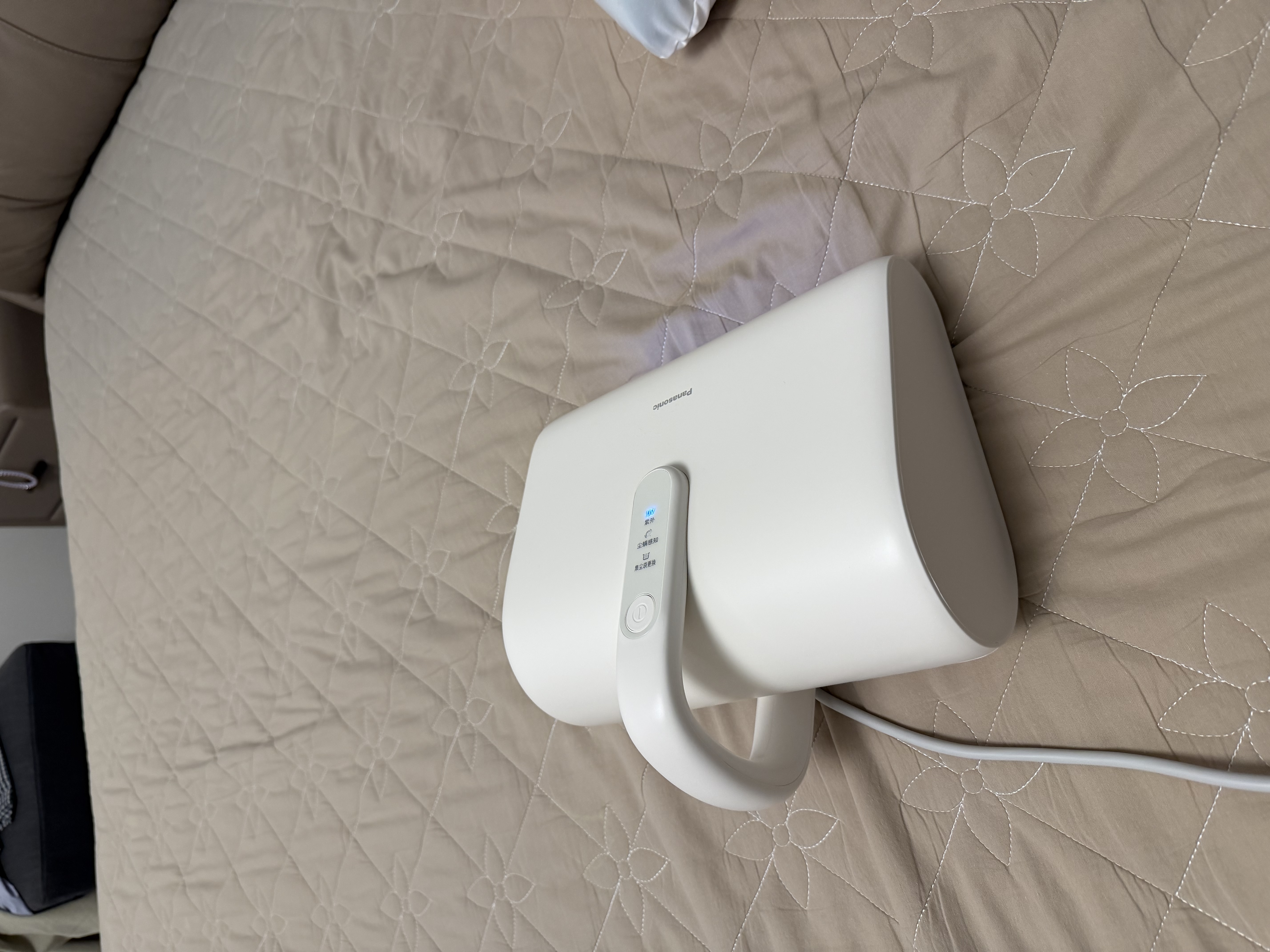 松下（Panasonic）【新品上市】次抛尘袋免洗除螨仪自集尘家用床宝吸猫毛床上吸尘器紫外线杀菌热烘除湿DC15Pro-M200 实拍图
