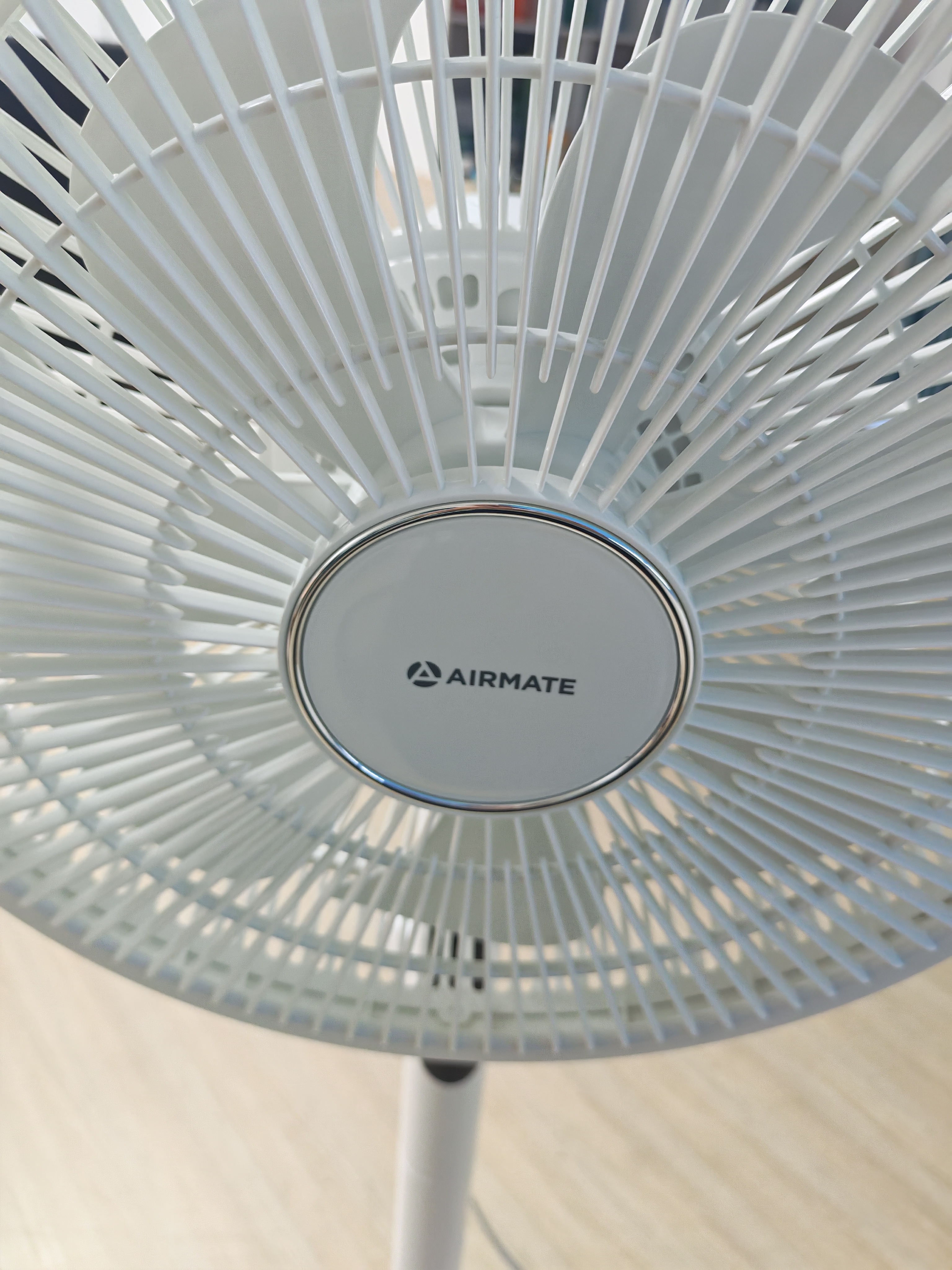艾美特（AIRMATE）【轻语系列】电风扇安静卧室一级能效落地扇轻音家用直流变频大风力台立式节能遥控全屋驱蚊循环扇 实拍图