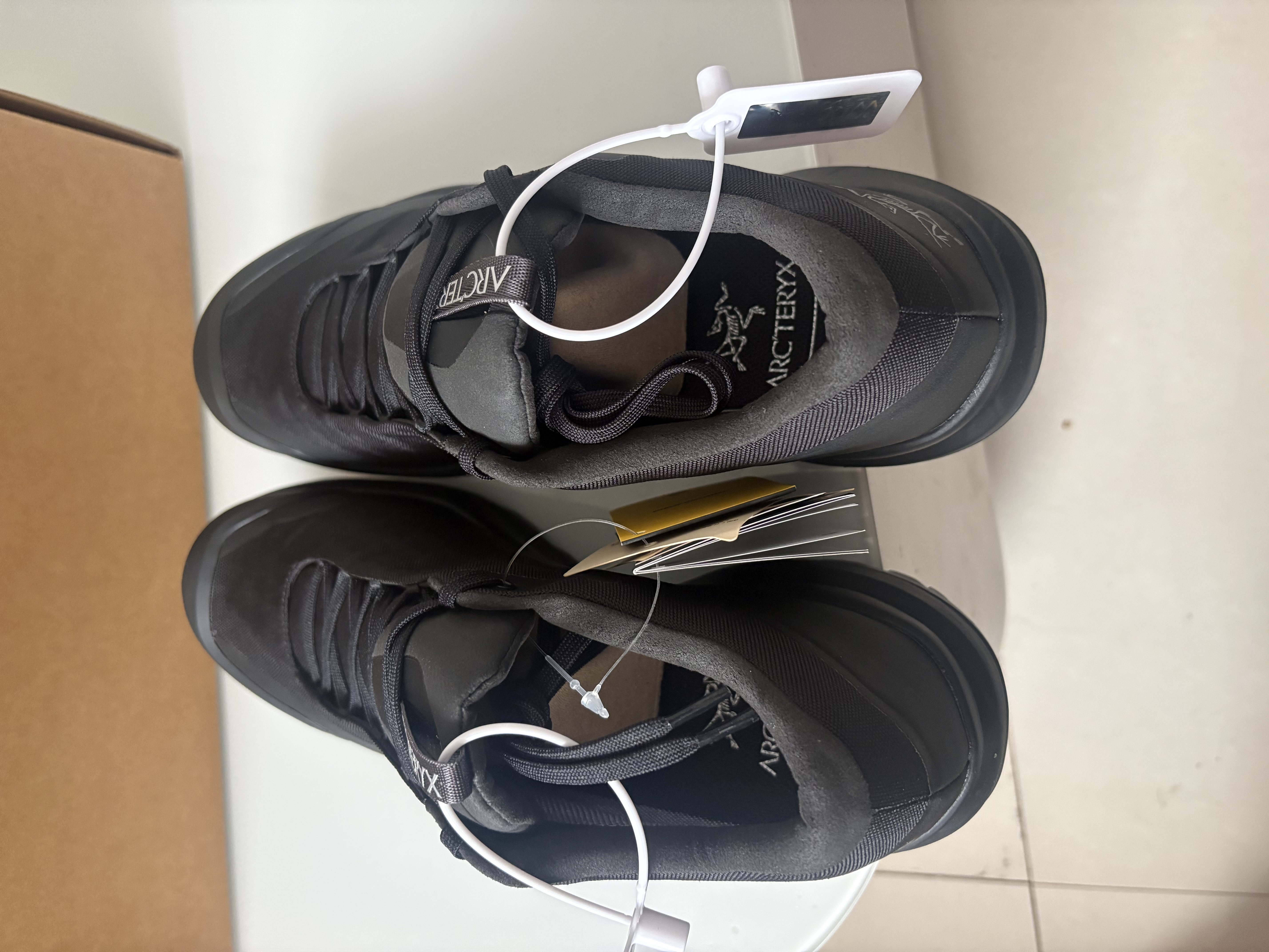 ARC'TERYX始祖鸟 AERIOS FL GTX 男子 徒步鞋 Black/Pilot/黑色/航空灰 42 UK 8 实拍图