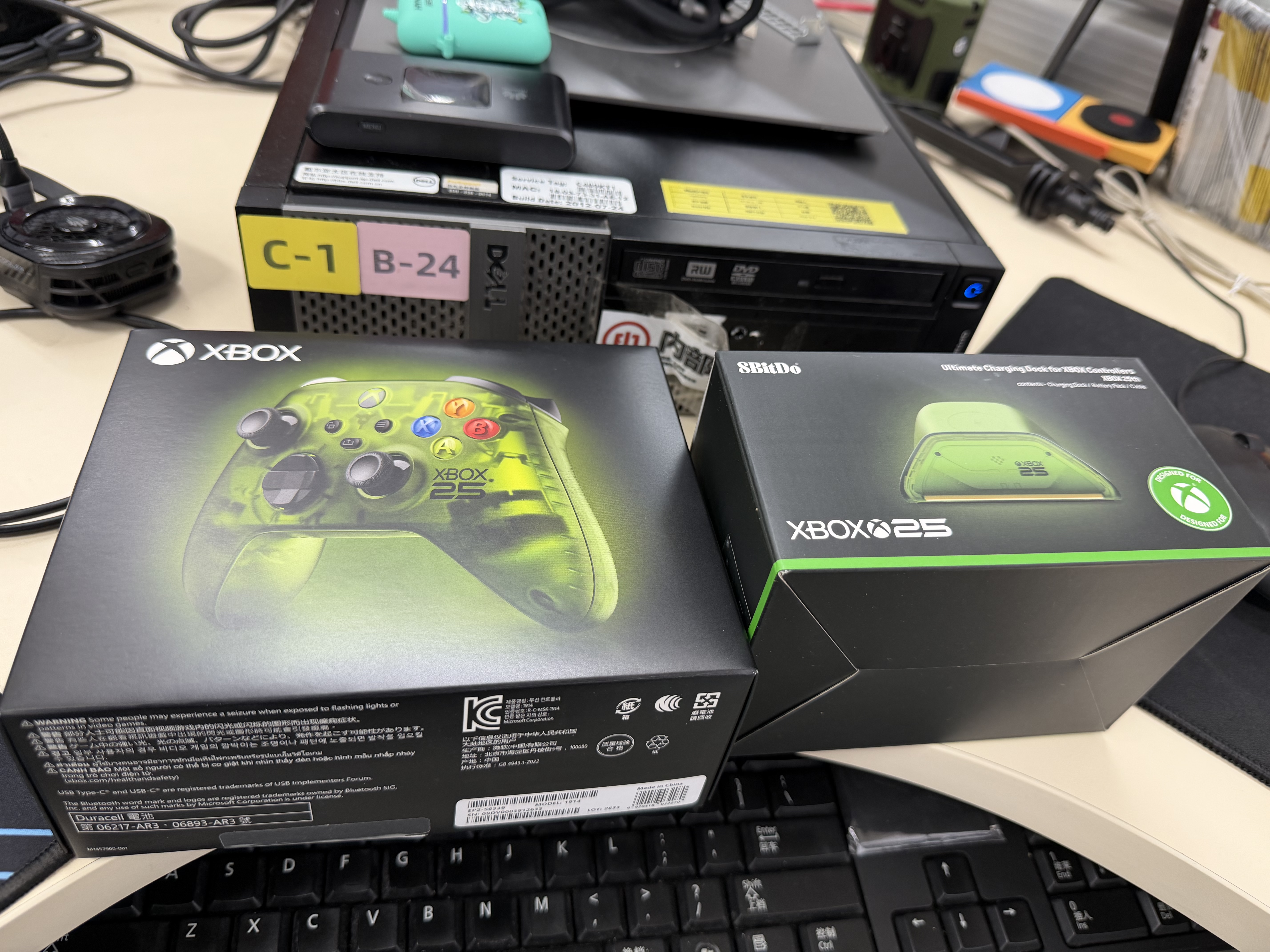 微软（Microsoft）XBOX 无线控制器 游戏手柄25周年限定手柄+底座套装 实拍图