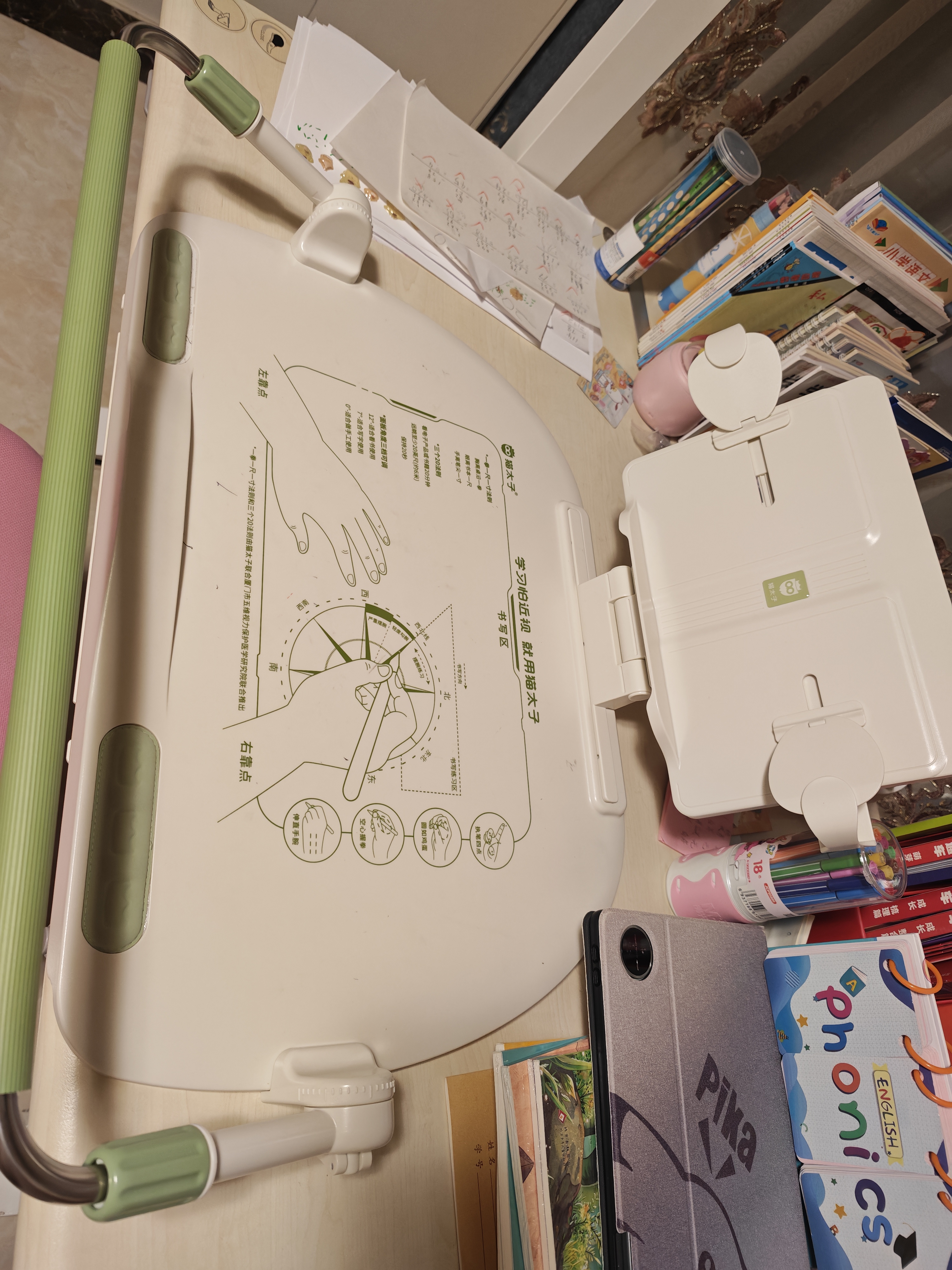 猫太子护栏坐读写黄金12°坐姿矫正器儿童防低头写字小学生保护近视弯腰驼背姿势学习纠正阅读桌面神器绿 实拍图