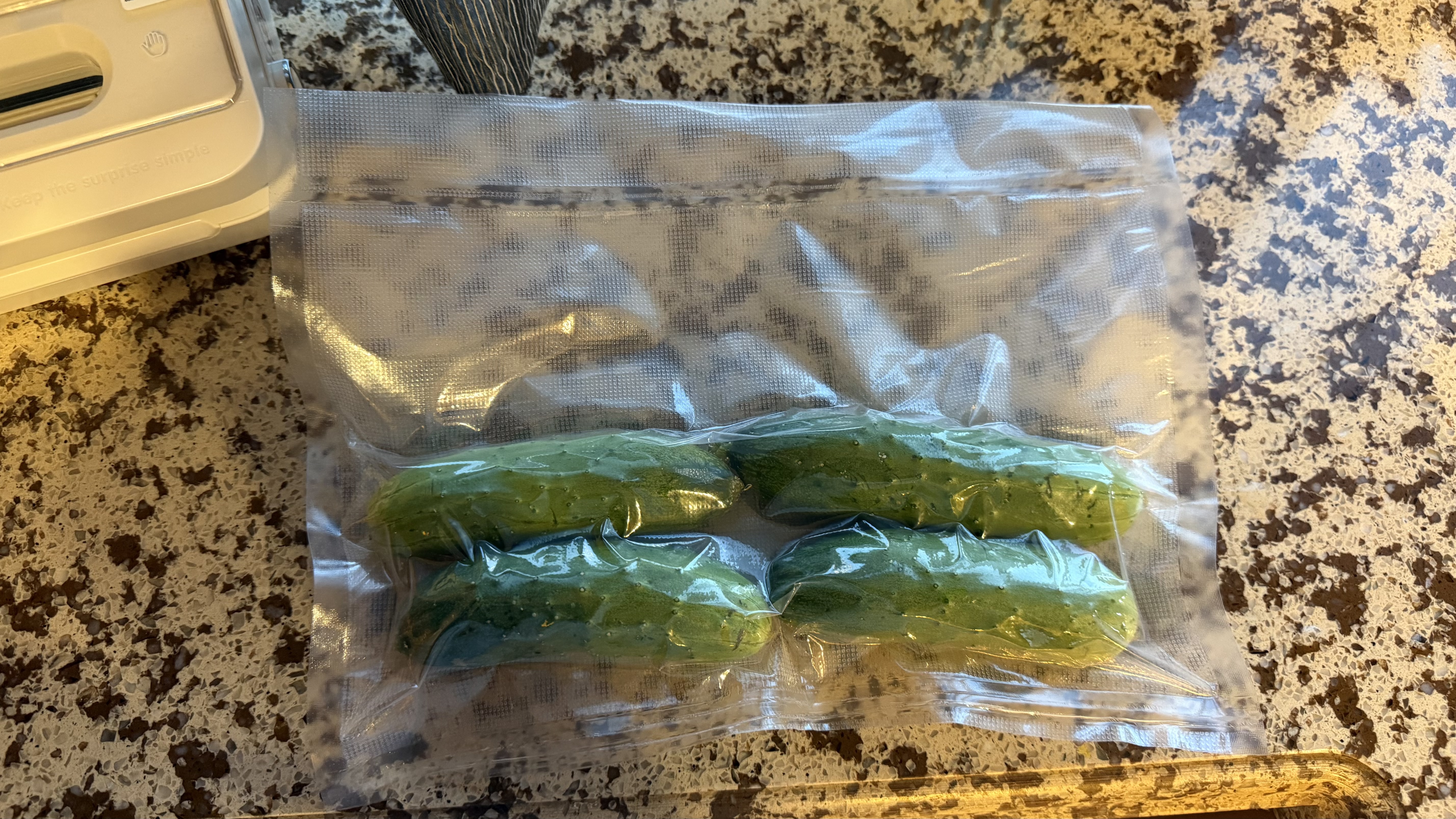 小熊（Bear）真空封口机家用抽真空包装机食品包装袋带切割刀保鲜塑封机小型全自动干湿两用大吸力腊肉打包机 真空包装卷袋20*500CM 实拍图