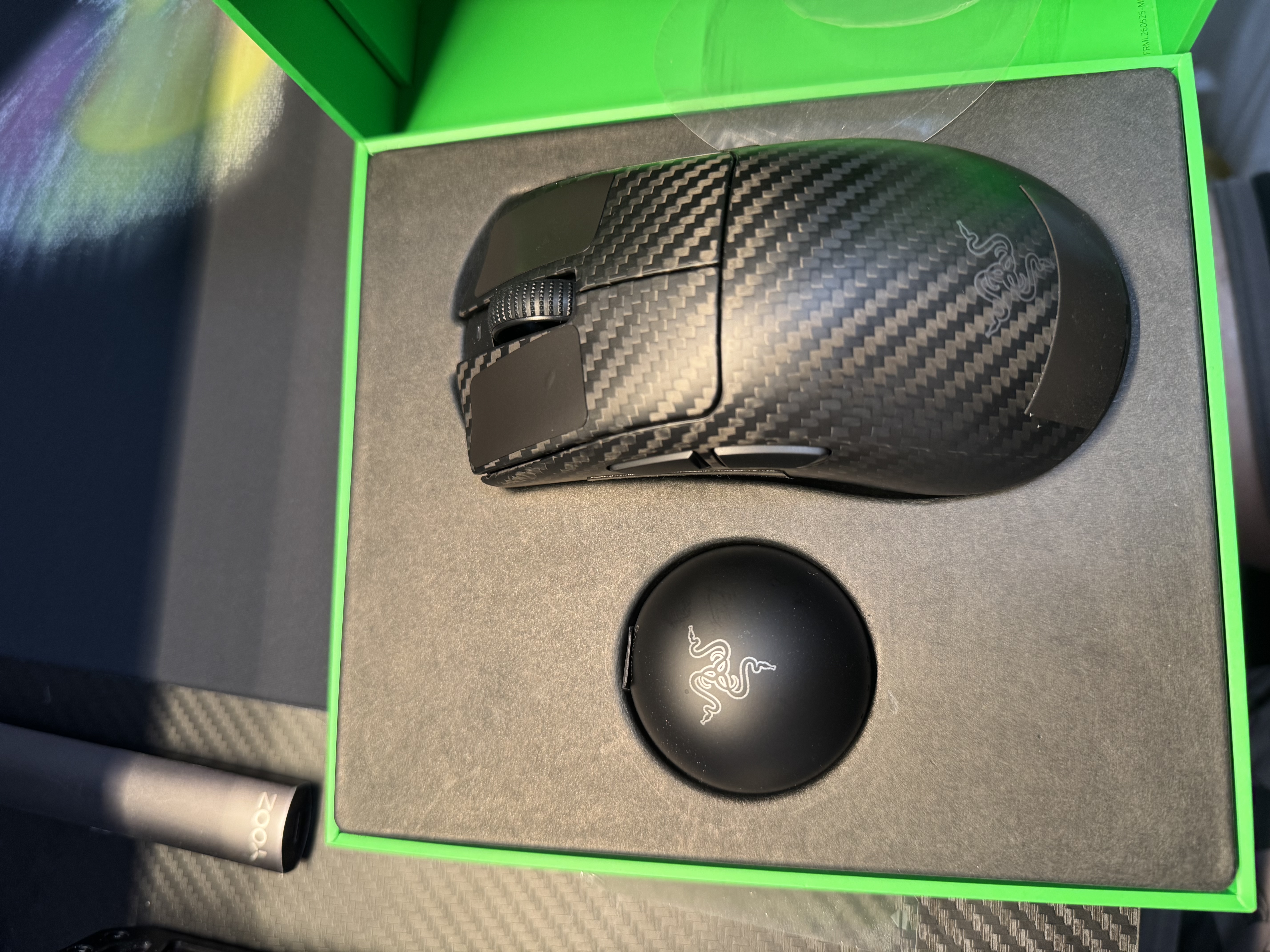 雷蛇（Razer）炼狱蝰蛇V4pro专业版 碳纤维无线鼠标 49g轻量化50K光学传感器 无线8K【拆封后不支持七无退货】 实拍图