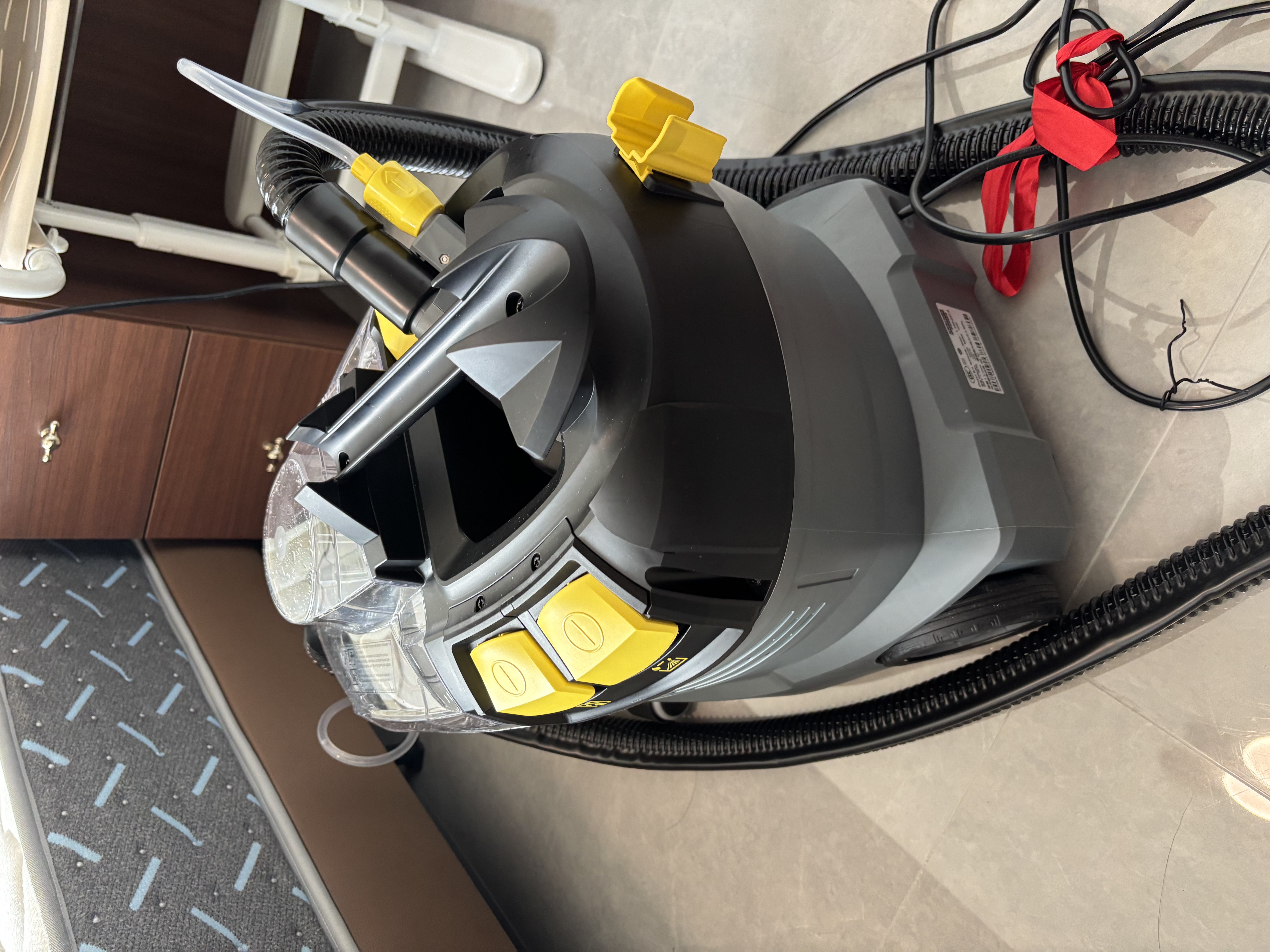 KARCHER德国卡赫家用布艺沙发床垫窗帘地毯清洗喷抽吸一体多功能清洁机汽车座椅清洗商用原装进口puzzi8/1 实拍图
