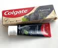 高露洁（Colgate）竹炭美白牙膏100g 清新口气 去除牙渍 美白牙齿除口臭成人牙膏 实拍图