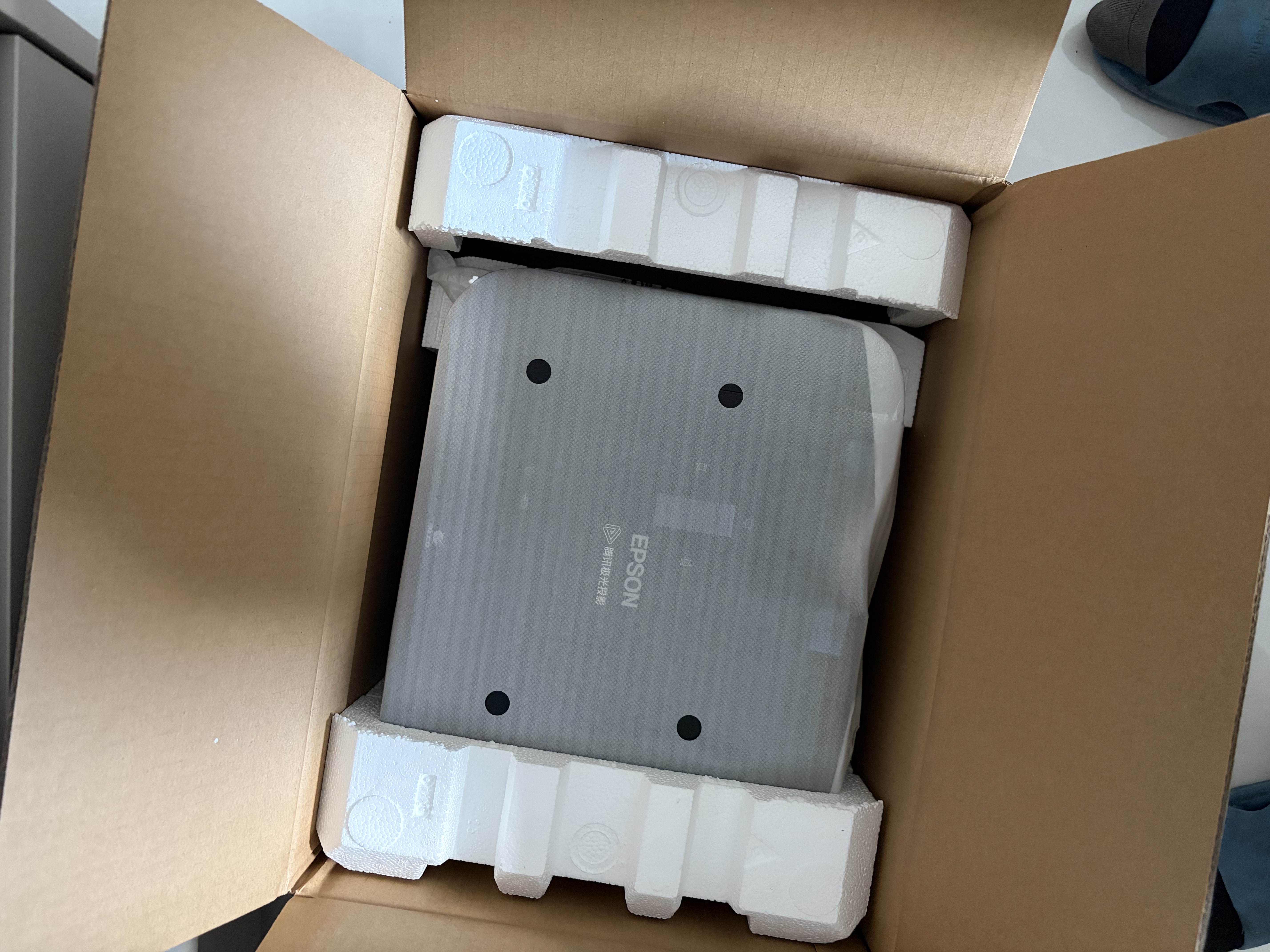 爱普生（EPSON）CH TW6280T家用投影仪 4K专业家庭影院智能投影仪[±60%镜头位移 1.62倍光学变焦] 实拍图