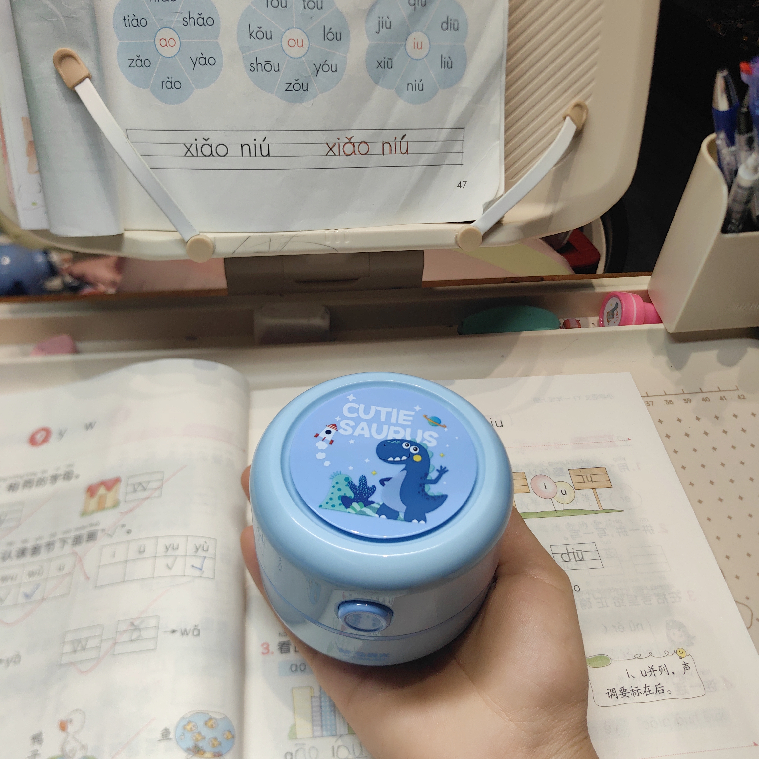 晨光（M&G）文具小恐龙大吸力桌面吸尘器橡皮擦键盘吸尘器橡皮屑桌面清洁器 充电款生日礼物ADG989J9B 实拍图