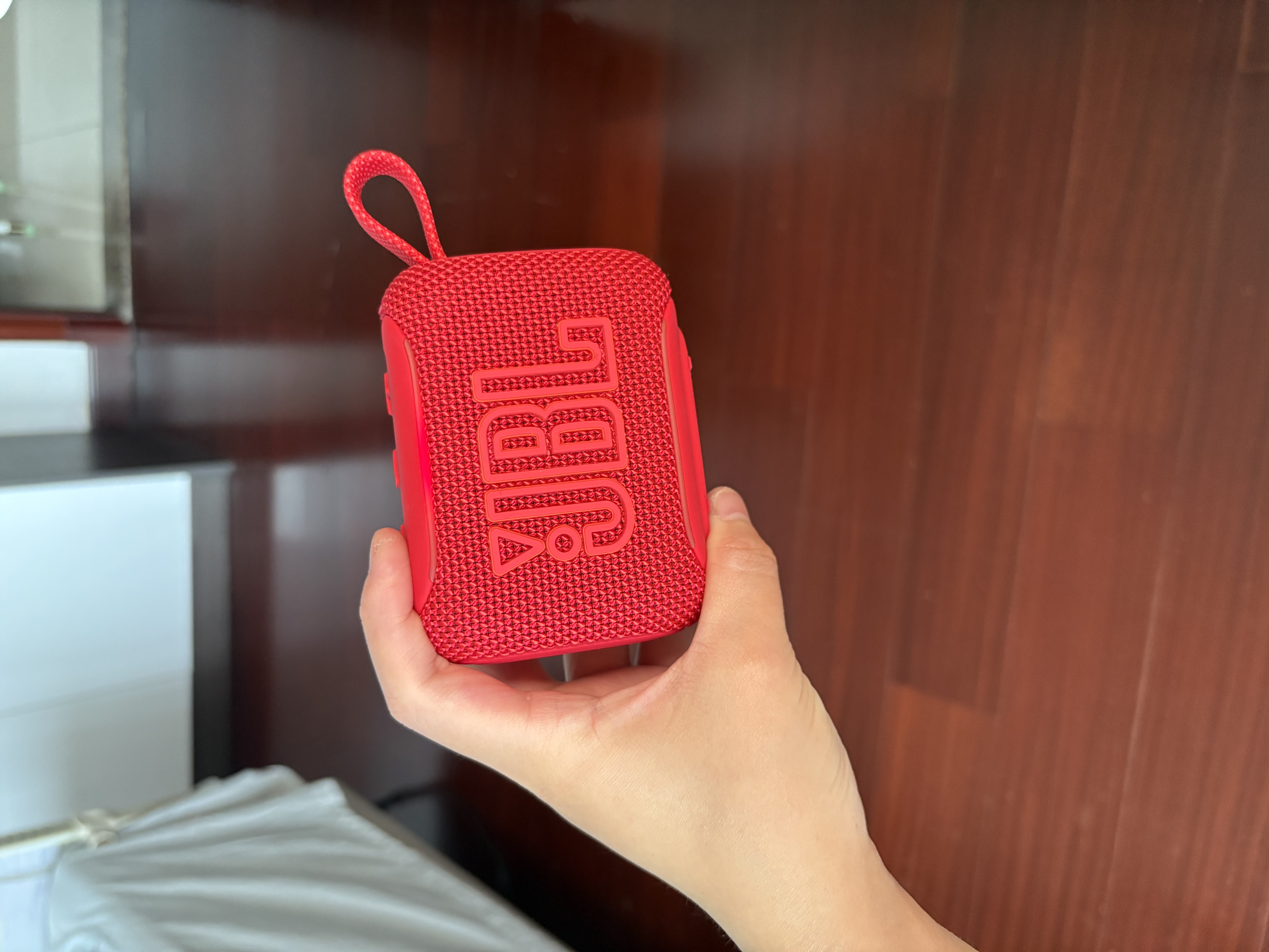 JBL GO5 音乐金砖五代 蓝牙音箱 便携迷你音响 氛围灯音箱 口袋音箱 Pocket出游搭子 礼物音箱 石榴红 实拍图