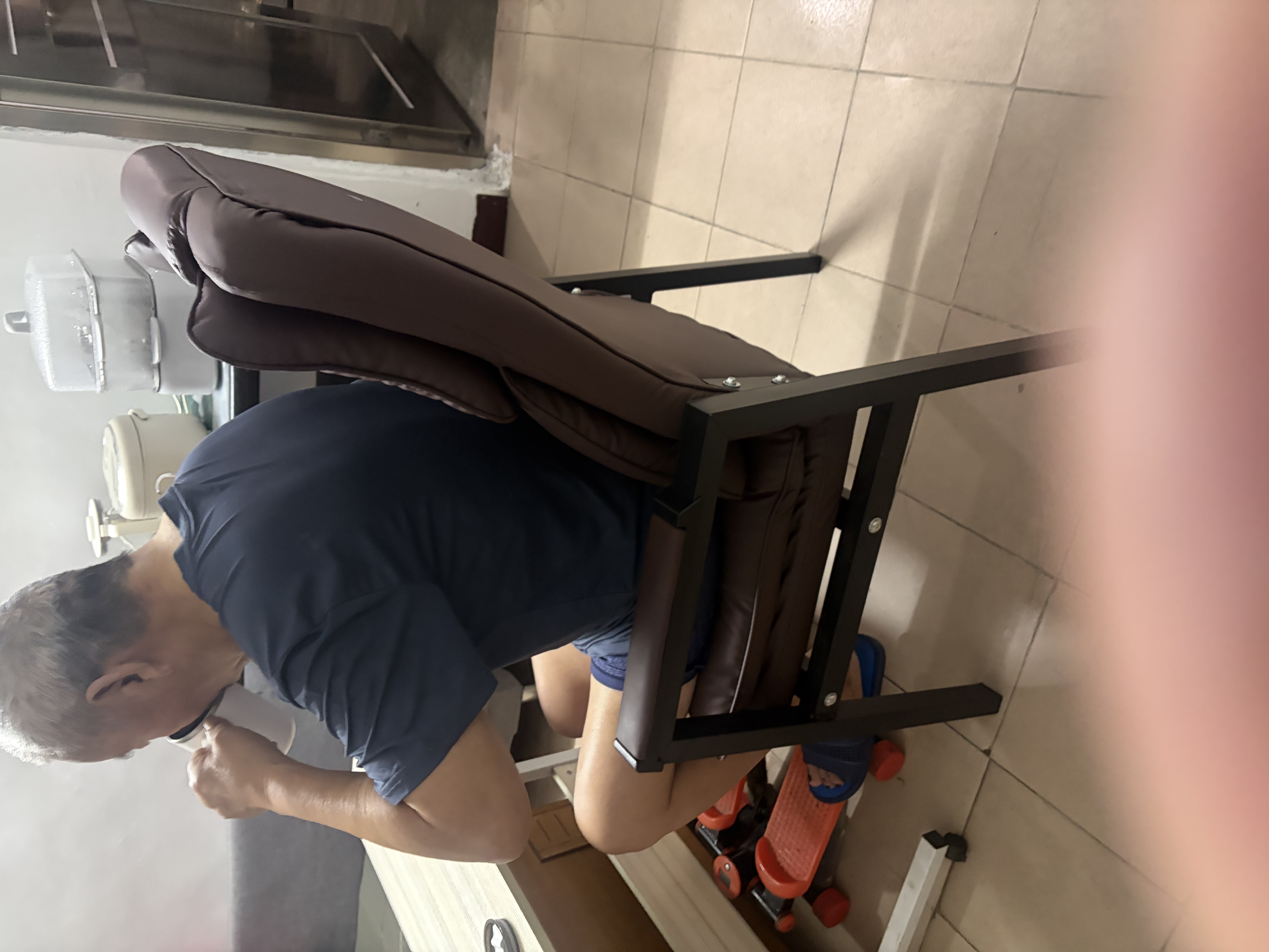 舒法嘉棋牌室麻将馆专用椅子软包电脑椅家用打麻将办公椅茶楼靠背座椅 【加粗碳钢腿-加固双横梁】深棕-烤漆方管 不可调节 固定扶手 海绵 实拍图