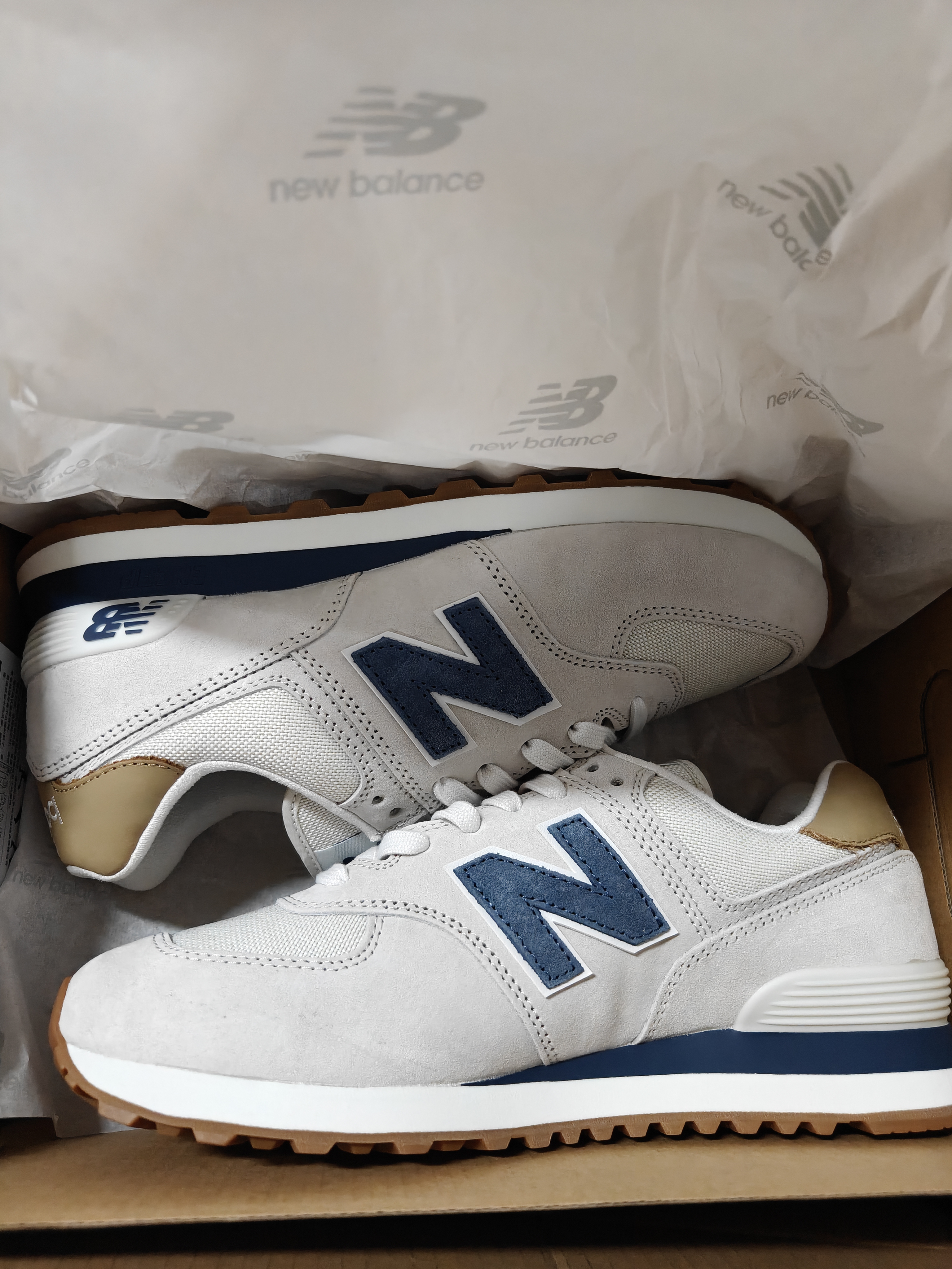 NEW BALANCE秋冬男女同款复古灰色耐磨轻便运动休闲鞋574系列ML574LGI 42.5 实拍图