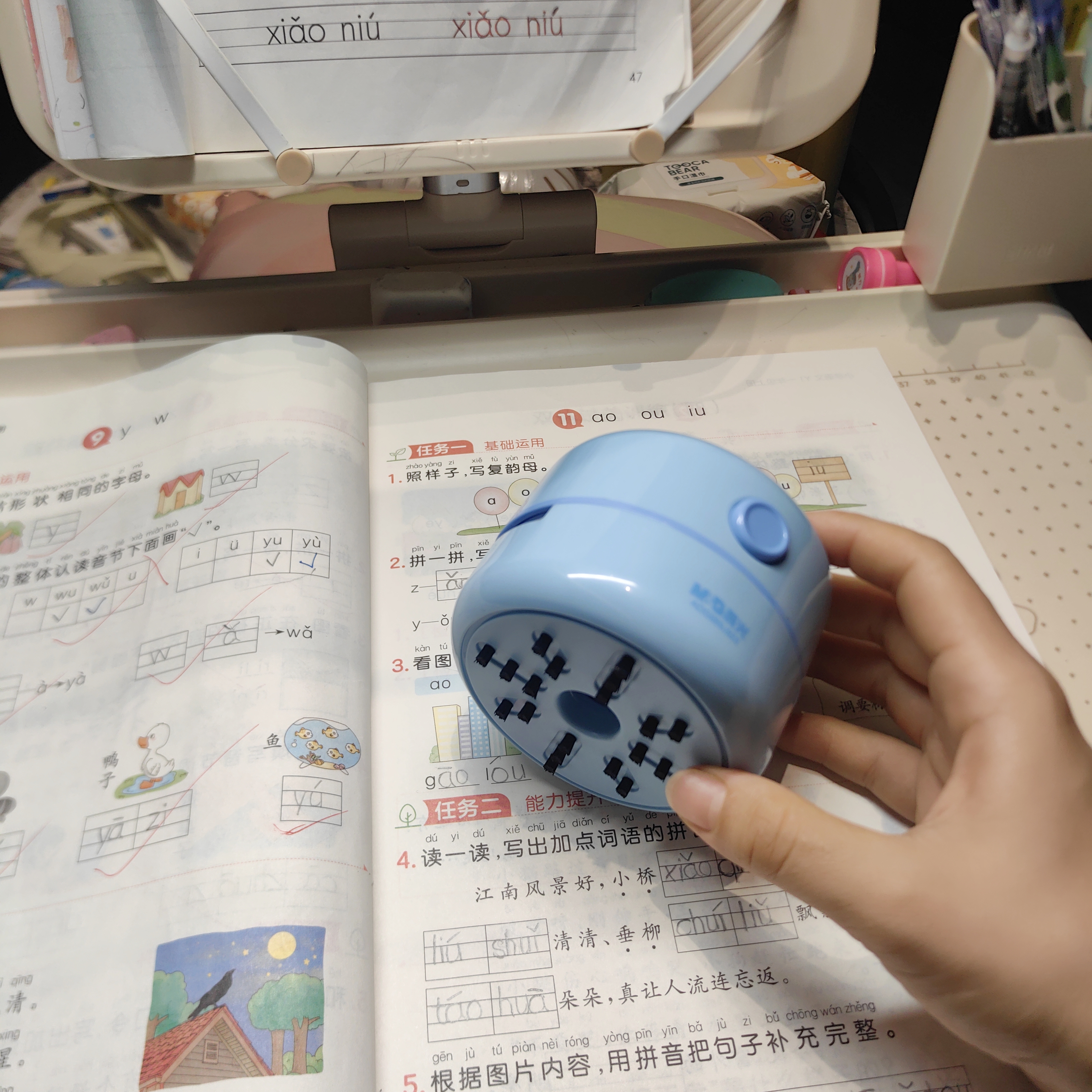 晨光（M&G）文具小恐龙大吸力桌面吸尘器橡皮擦键盘吸尘器橡皮屑桌面清洁器 充电款生日礼物ADG989J9B 实拍图