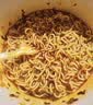 康师傅 方便面 经典红烧牛肉桶面110g*12 泡面整箱速食 方便食品 实拍图