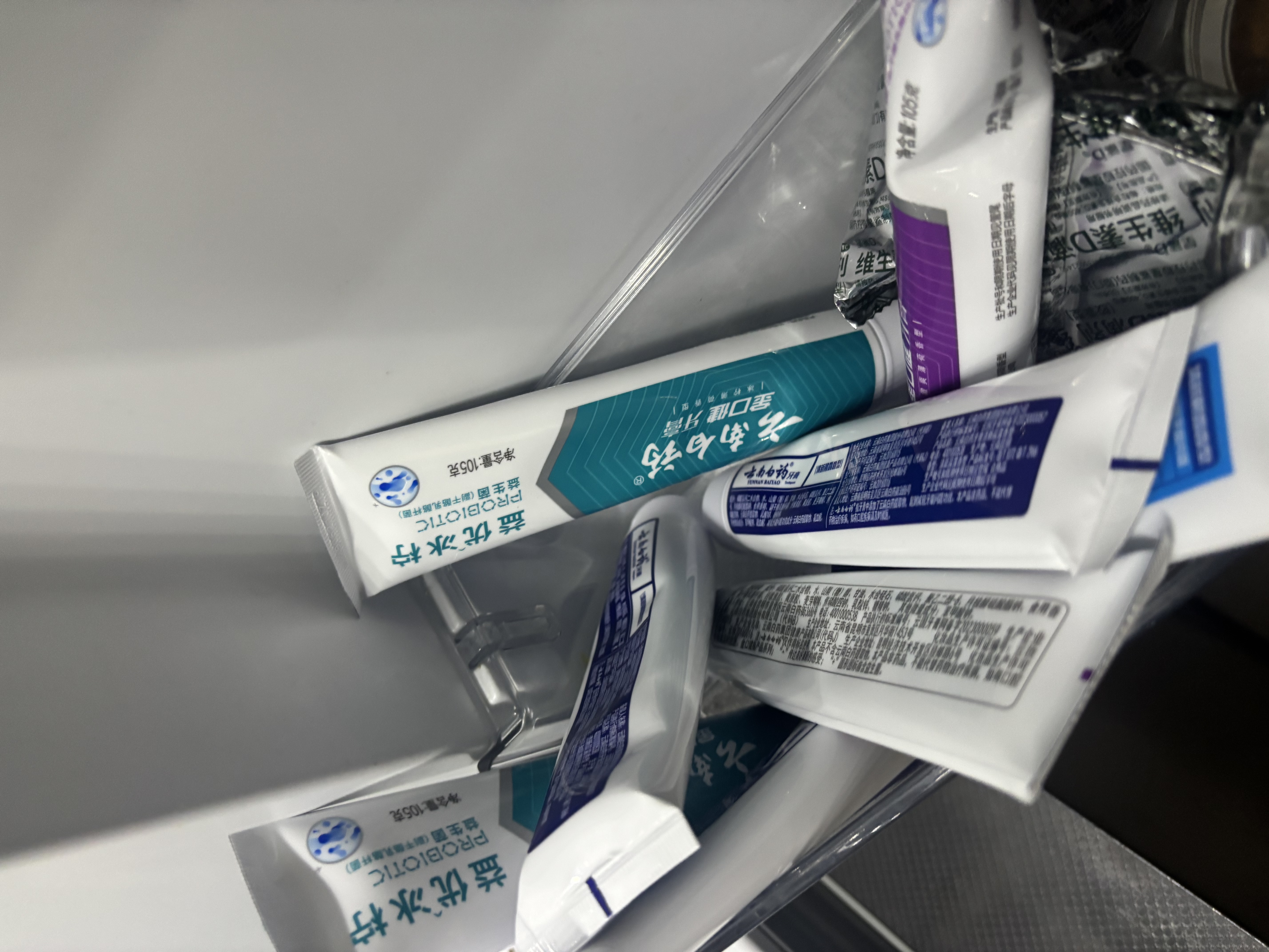 云南白药牙膏益生菌环保礼盒套装清新口气洁齿护龈成人4支410g+便携购物袋 实拍图