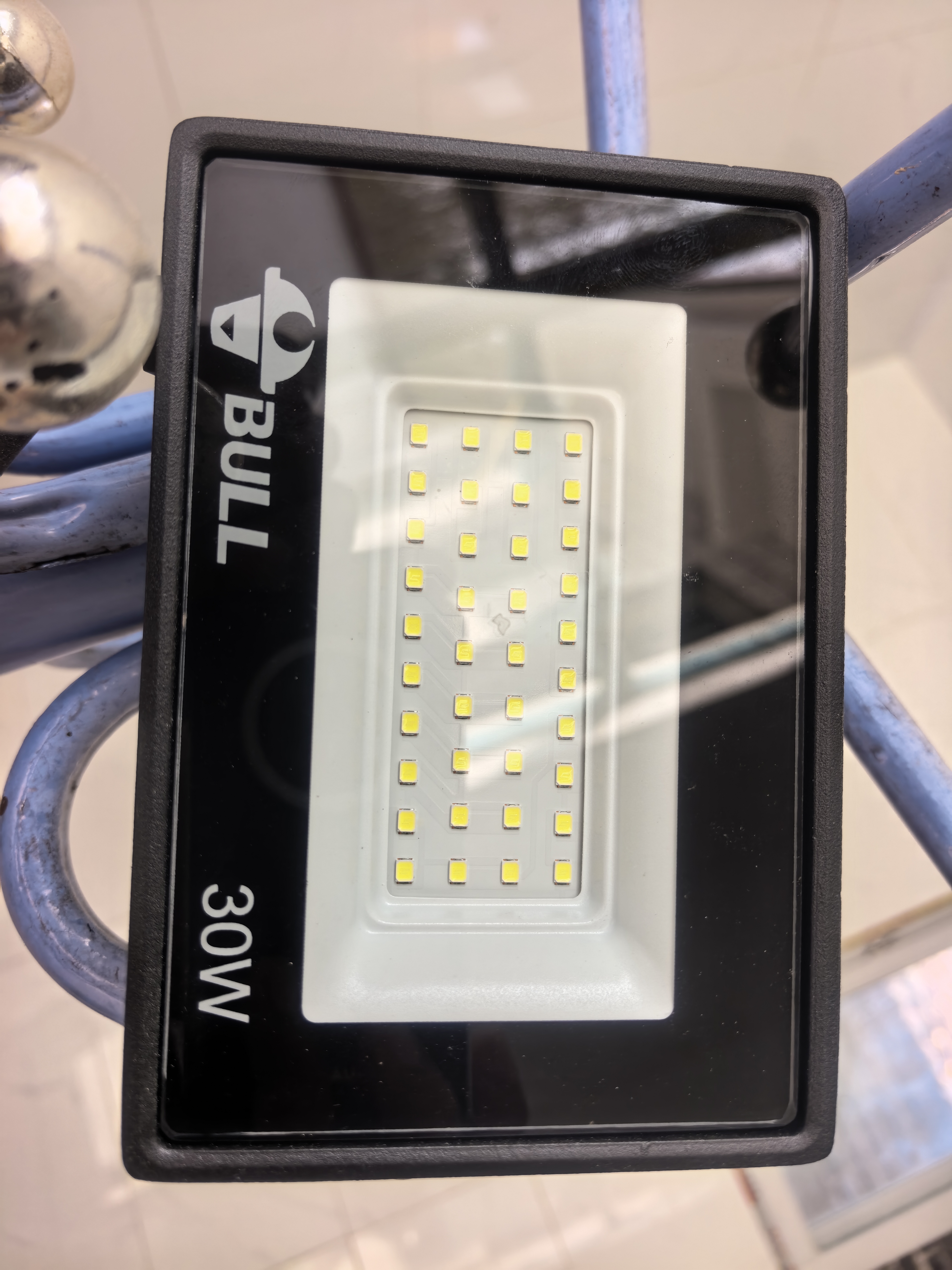 公牛（BULL）LED投光灯户外庭院工厂园林灯露营灯 IP65防水等级50W-6500K白光 实拍图
