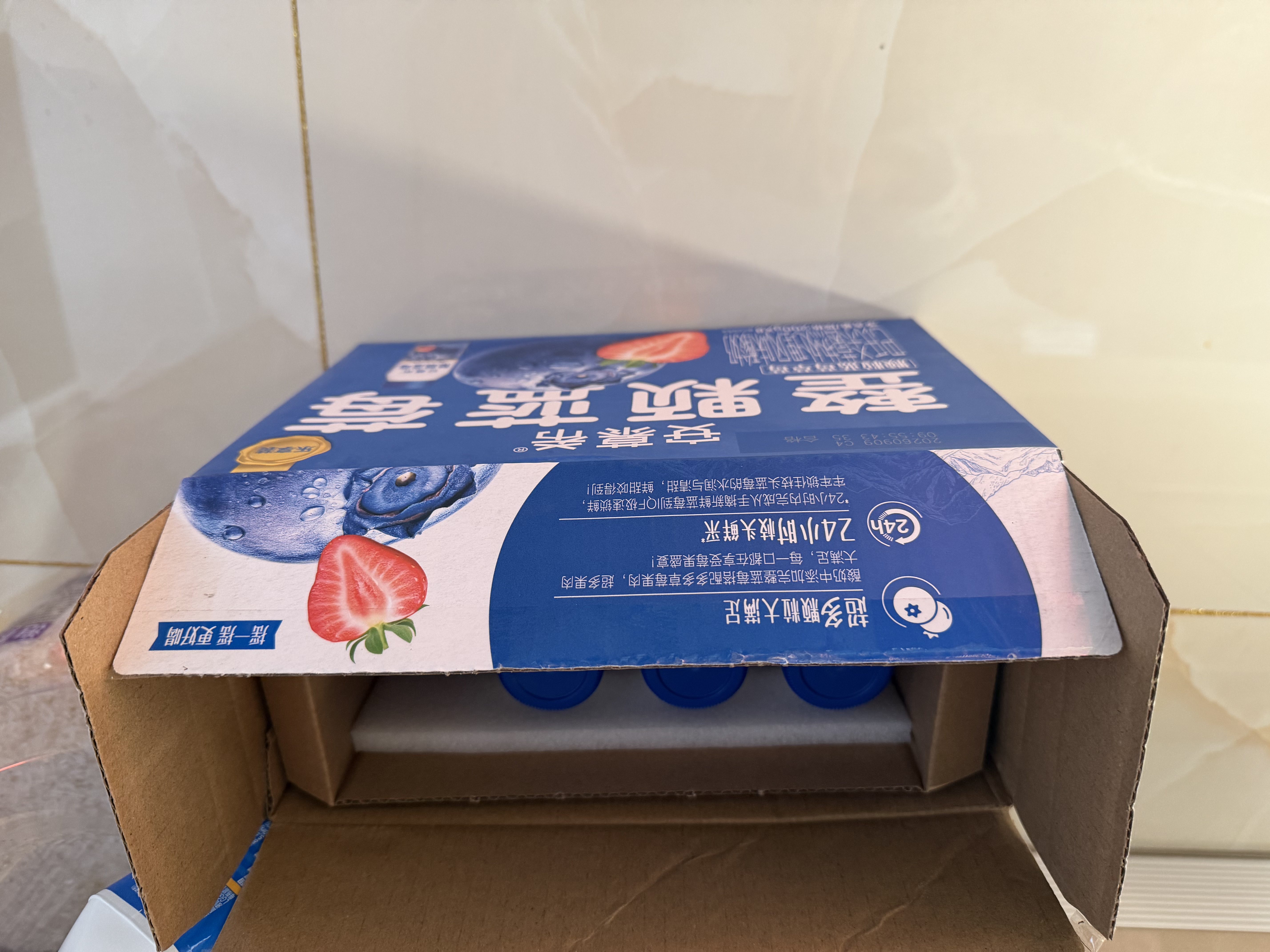 伊利安慕希整颗蓝莓 风味常温酸奶200g*8瓶/箱  礼盒装 实拍图